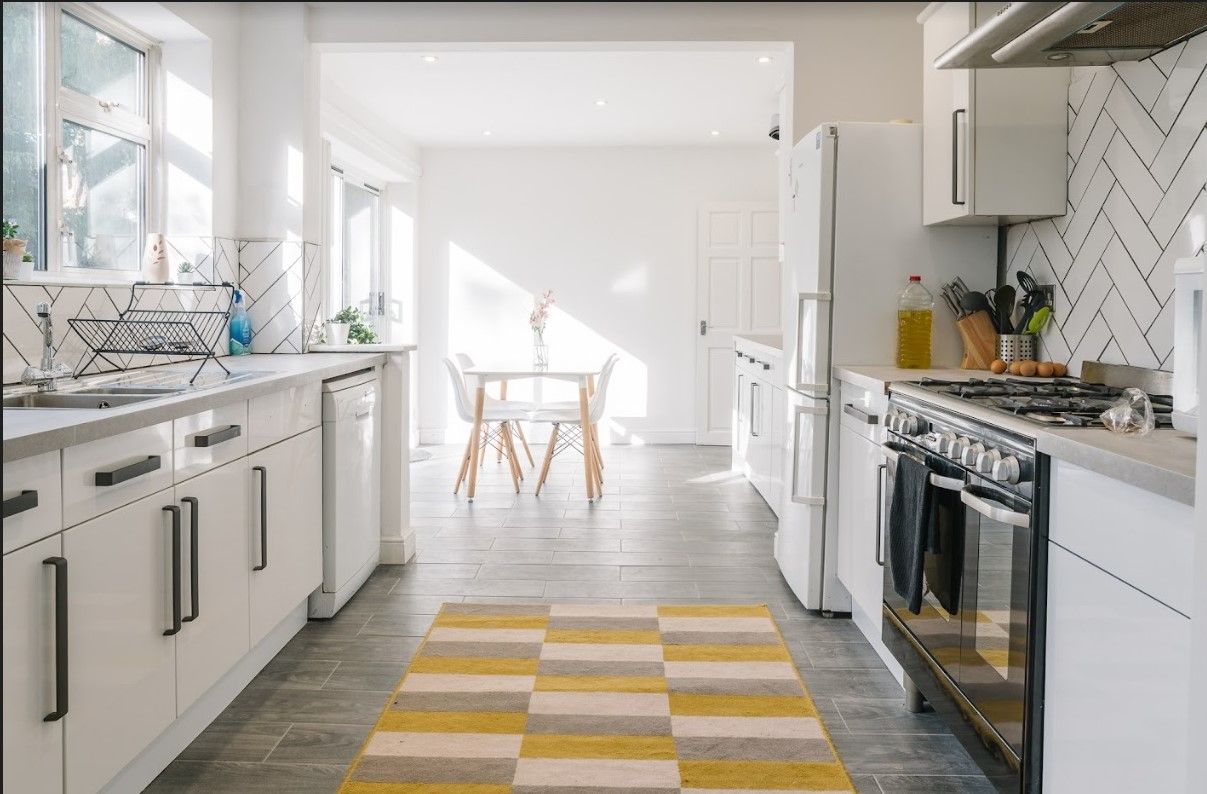 5 bedroom detached house SSTC in Solihull - Photograph 3.