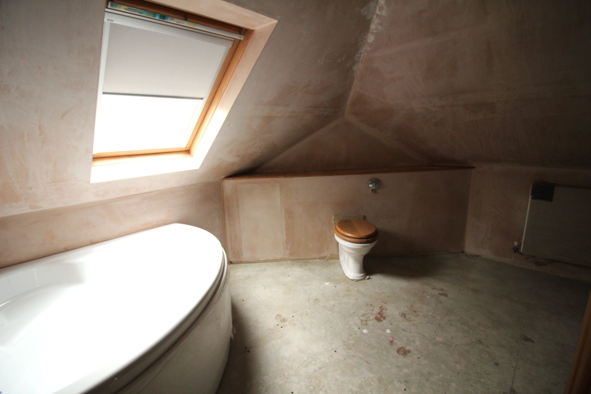 4 bedroom semi-detached bungalow SSTC in Solihull - Photograph 11.