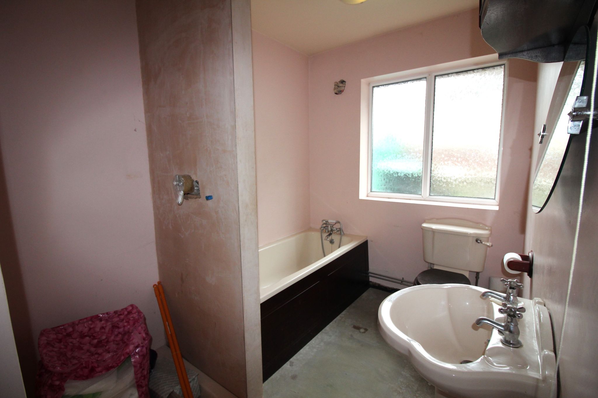 4 bedroom semi-detached bungalow SSTC in Solihull - Photograph 9.