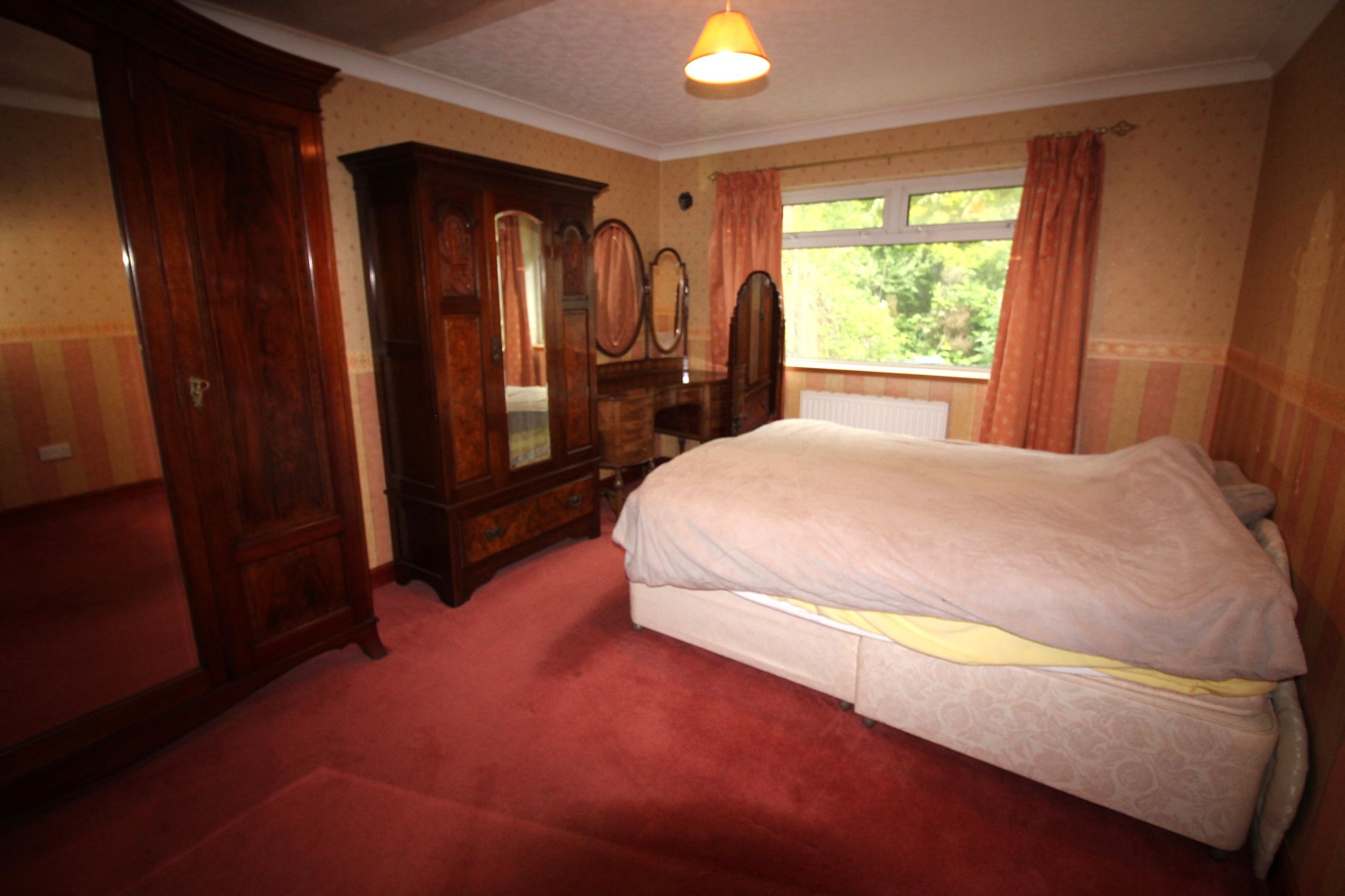 4 bedroom semi-detached bungalow SSTC in Solihull - Photograph 7.