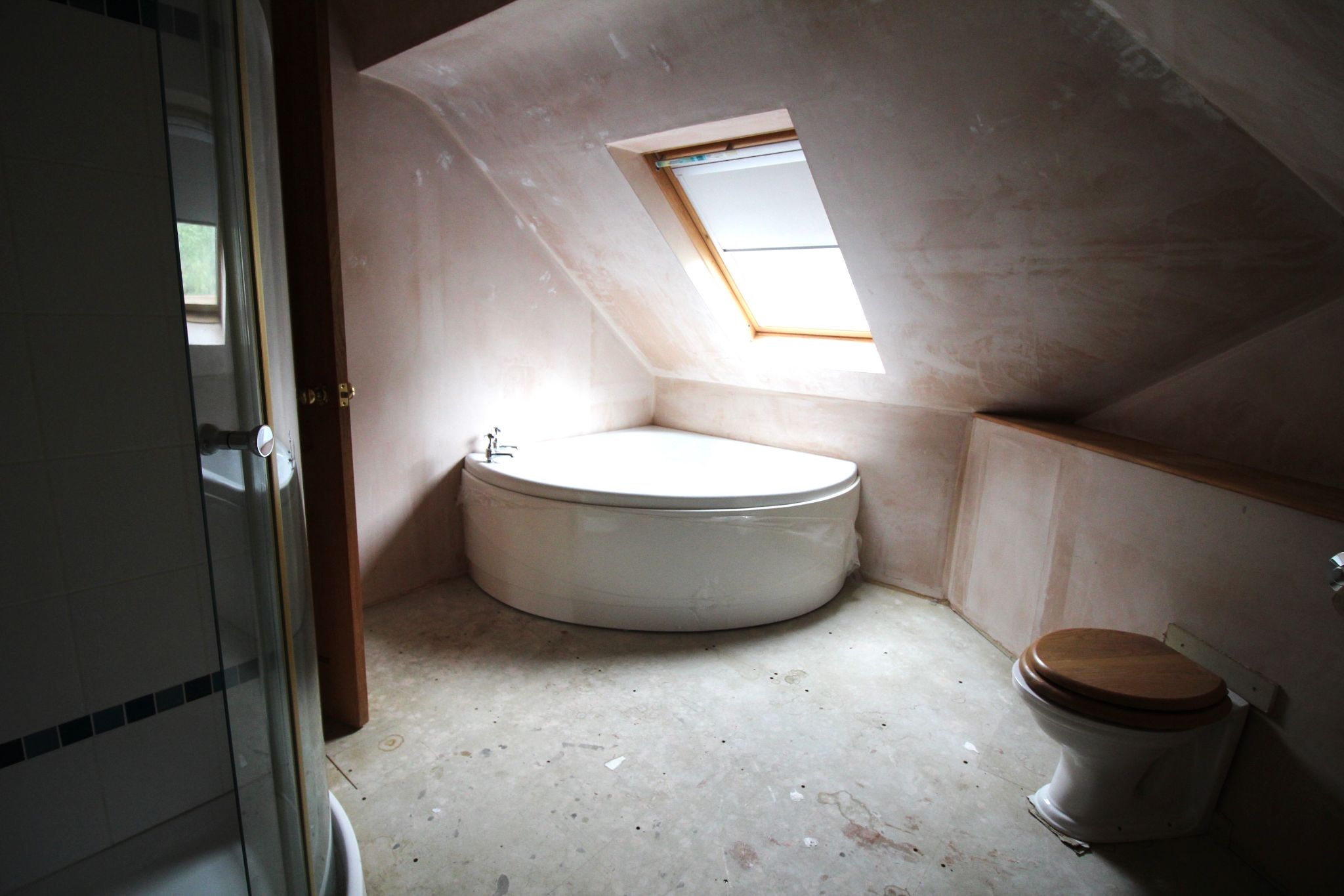 4 bedroom semi-detached bungalow SSTC in Solihull - Photograph 12.