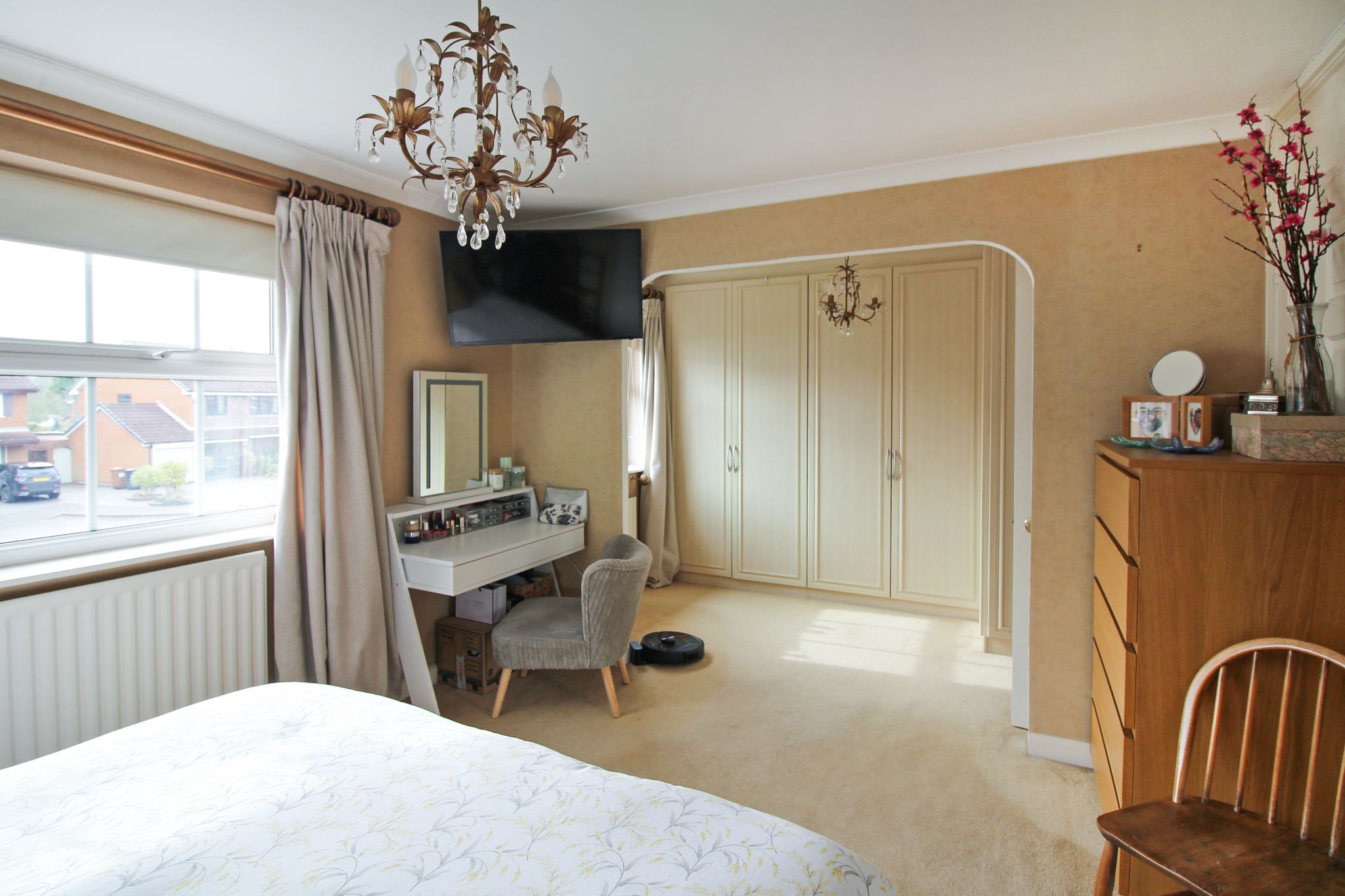 4 bedroom detached house SSTC in Solihull - Photograph 8.