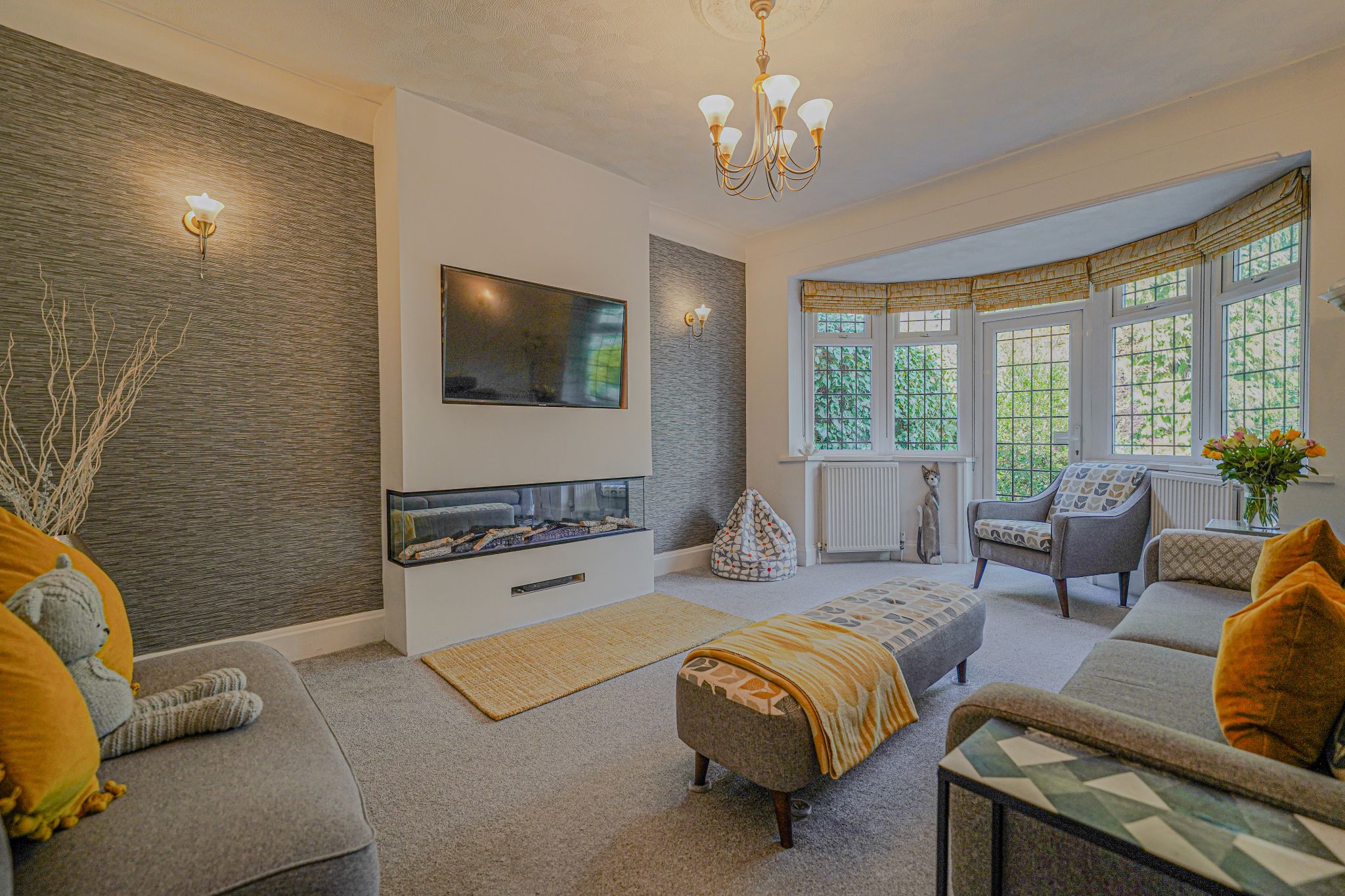 4 bedroom detached house SSTC in Solihull - Photograph 3.