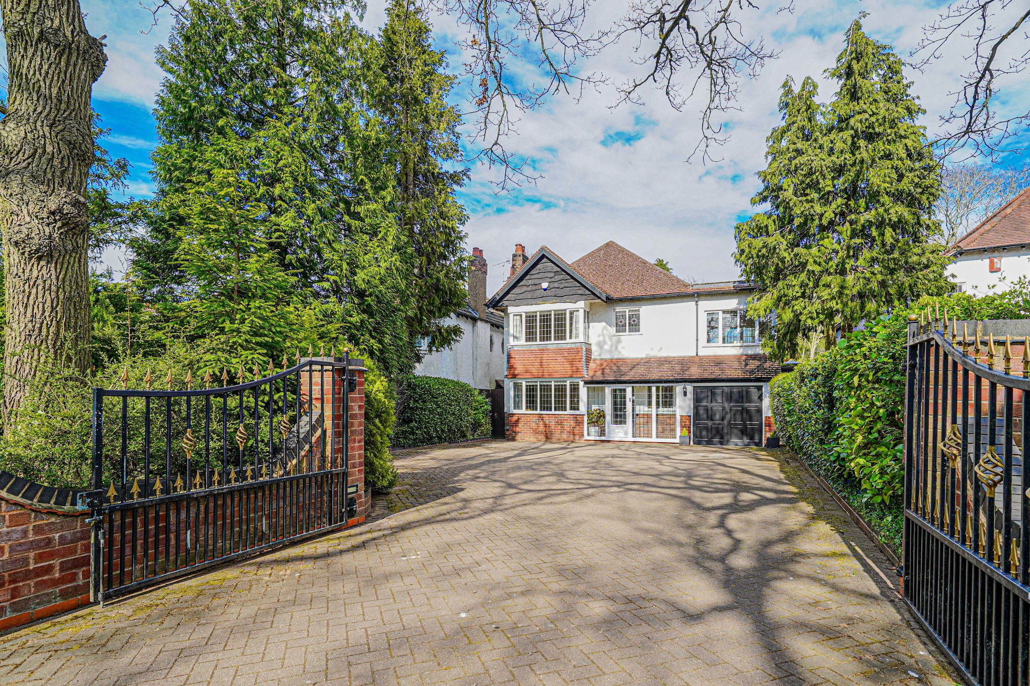 4 bedroom detached house SSTC in Solihull - Photograph 1.