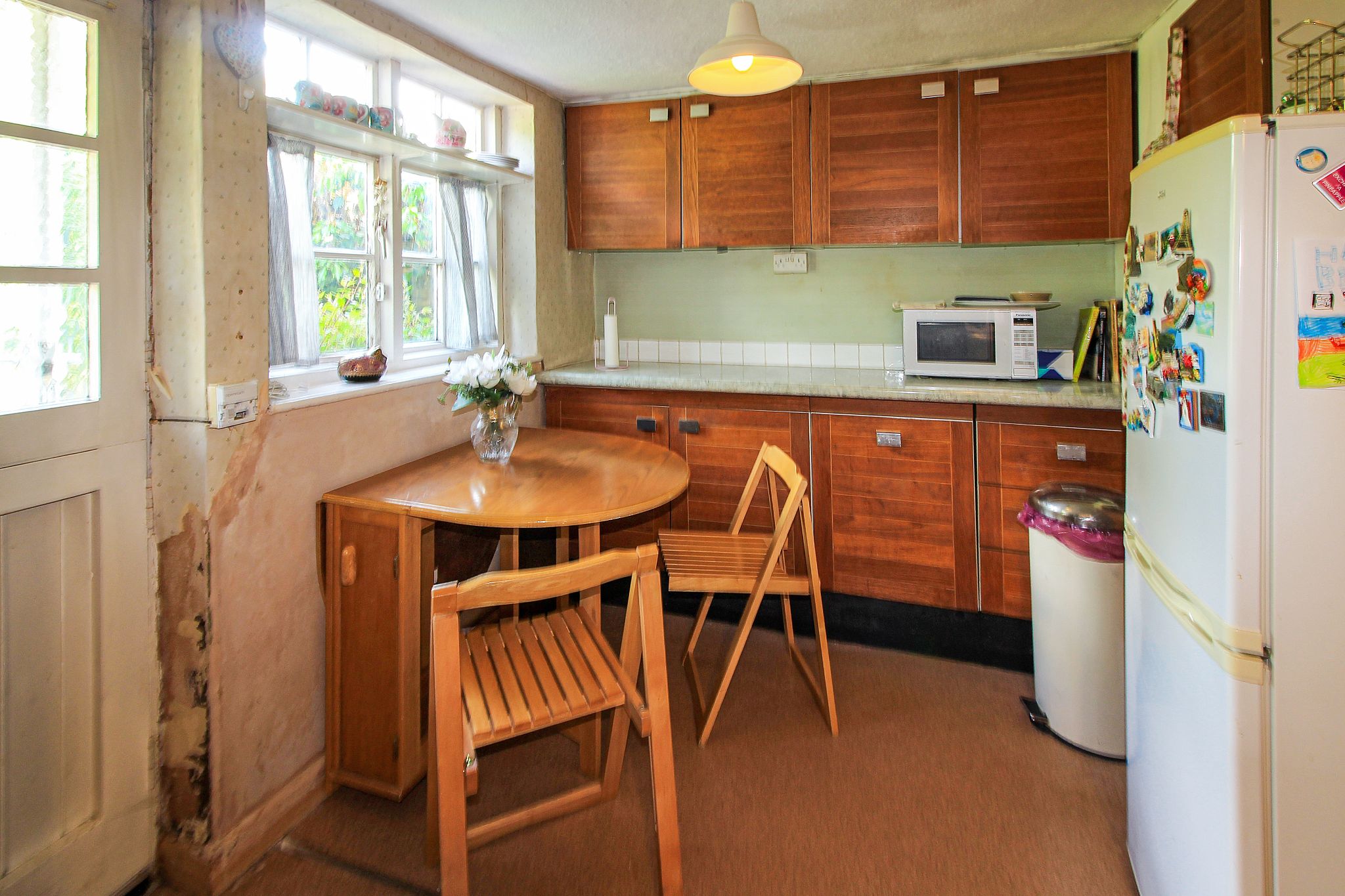 2 bedroom cottage house SSTC in Solihull - Photograph 3.