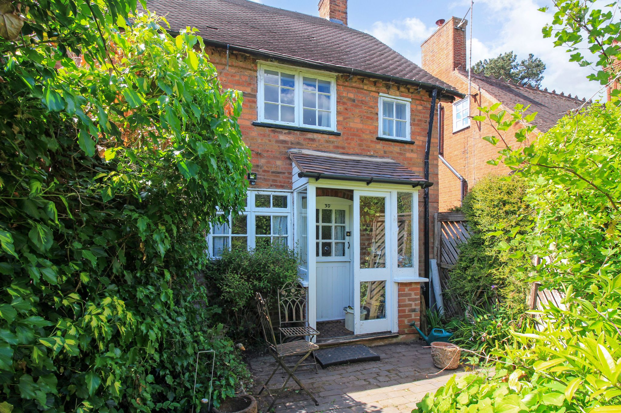2 bedroom cottage house SSTC in Solihull - Photograph 4.