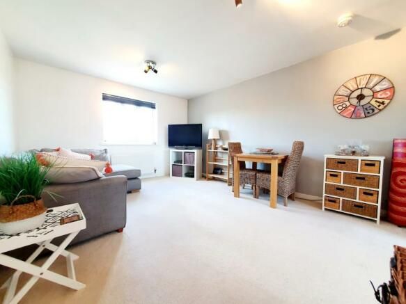 2 bedroom apartment flat/apartment SSTC in Solihull - Photograph 2.