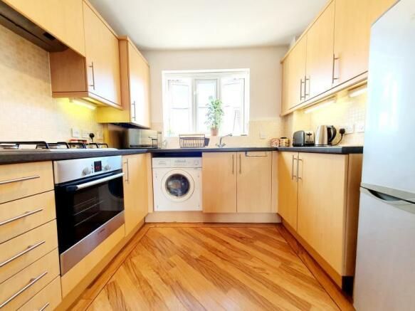 2 bedroom apartment flat/apartment SSTC in Solihull - Photograph 4.