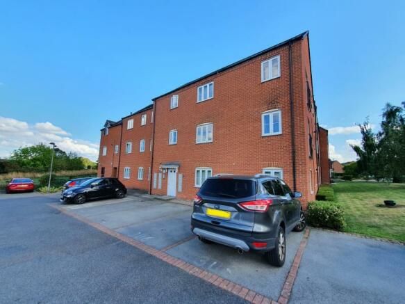 2 bedroom apartment flat/apartment SSTC in Solihull - Photograph 1.