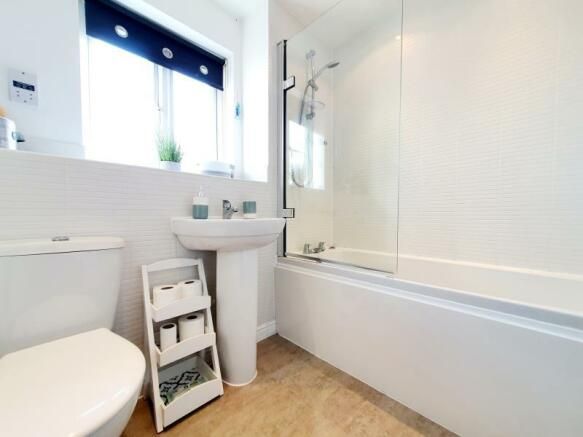 2 bedroom apartment flat/apartment SSTC in Solihull - Photograph 7.