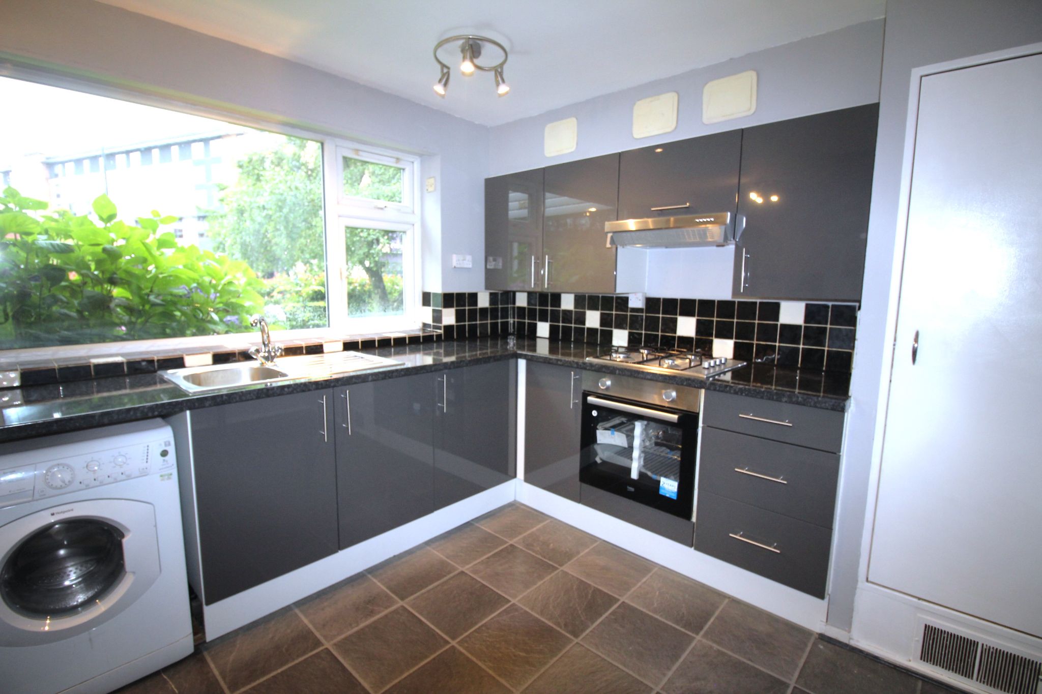 2 bedroom apartment flat/apartment SSTC in Solihull - Photograph 1.