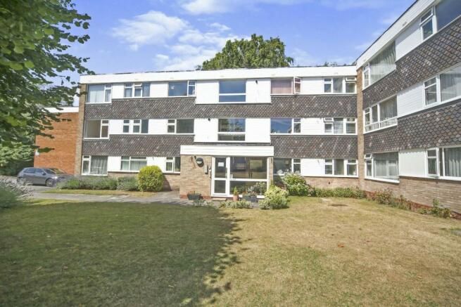 2 bedroom apartment flat/apartment SSTC in Solihull - Photograph 1.