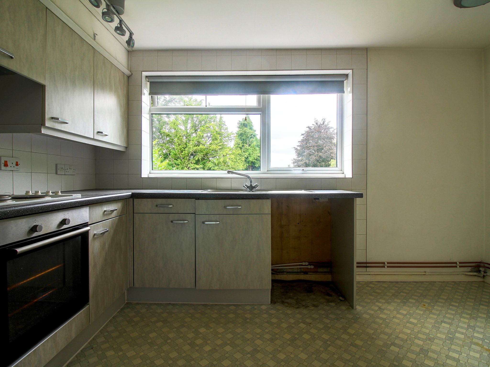 2 bedroom apartment flat/apartment SSTC in Solihull - Photograph 5.
