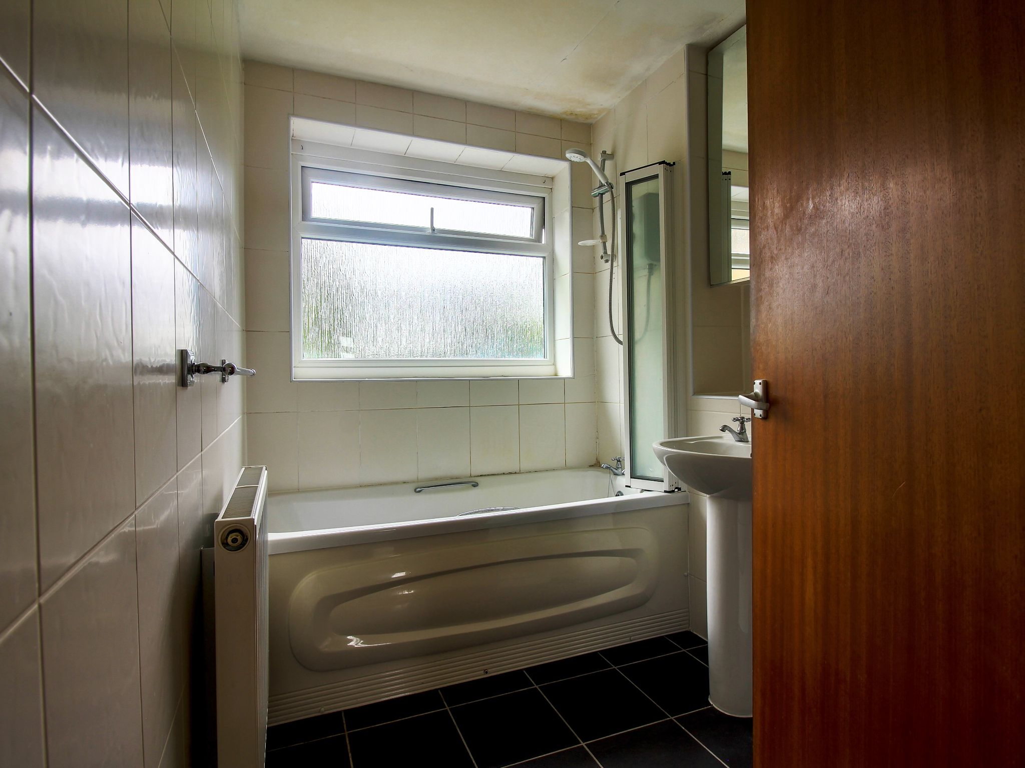 2 bedroom apartment flat/apartment SSTC in Solihull - Photograph 7.