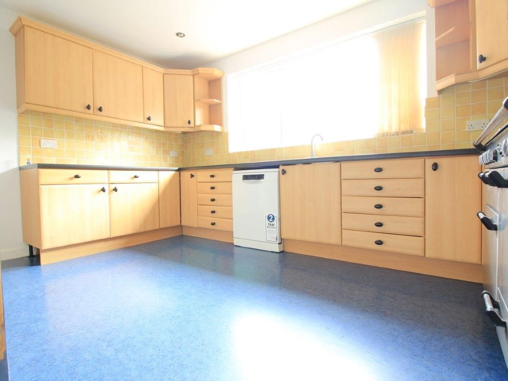 3 bedroom semi-detached house SSTC in Solihull - Photograph 4.