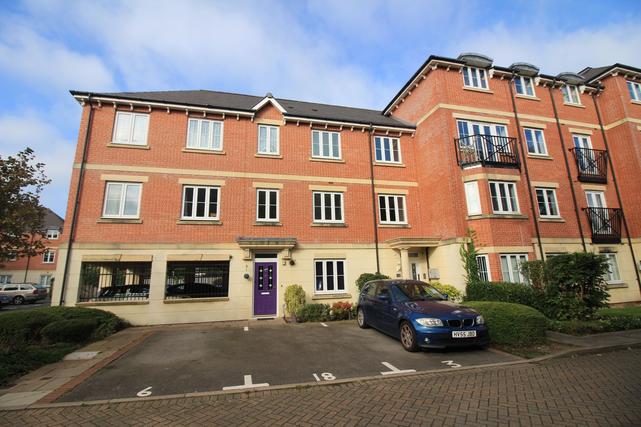 2 bedroom apartment flat/apartment SSTC in Solihull - Photograph 1.