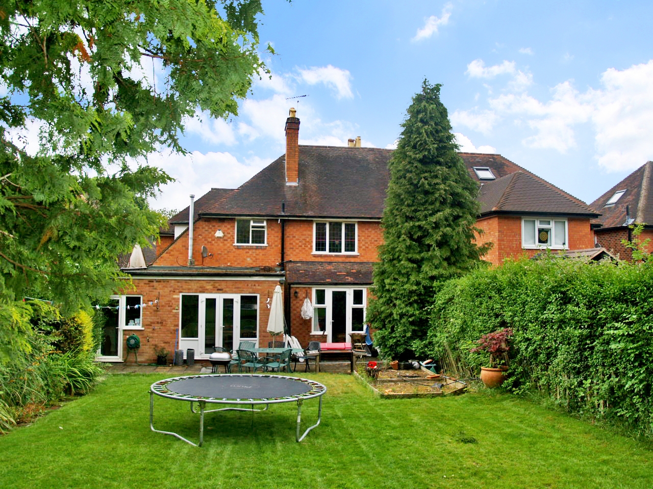4 bedroom semi detached house SSTC in Solihull - Photograph 4.