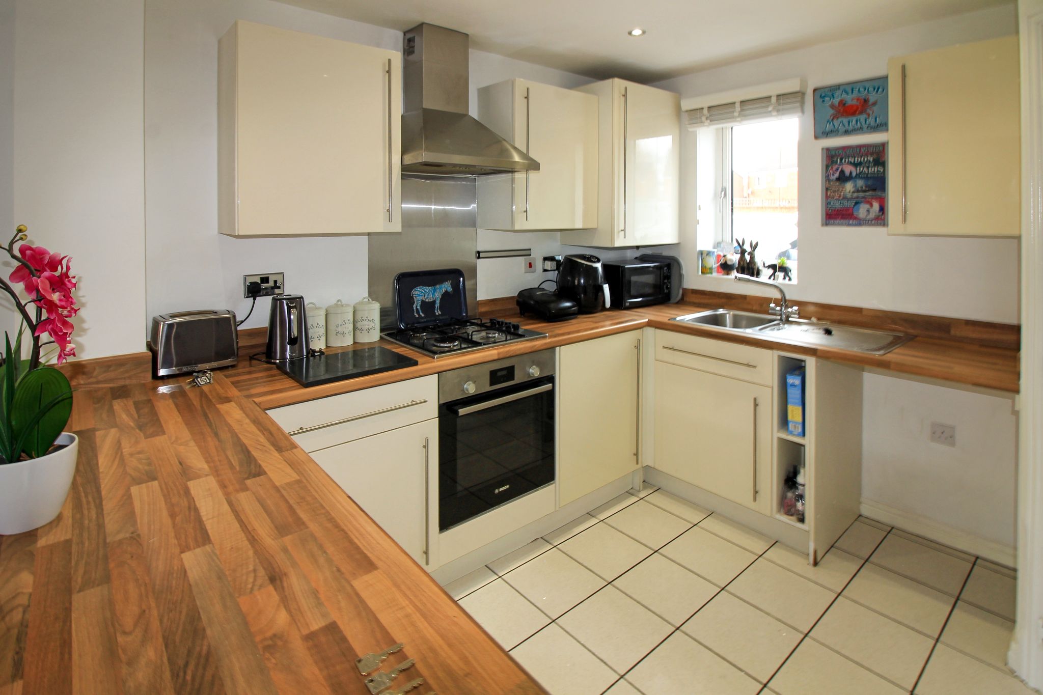 2 bedroom mid terraced house SSTC in Birmingham - Photograph 2.