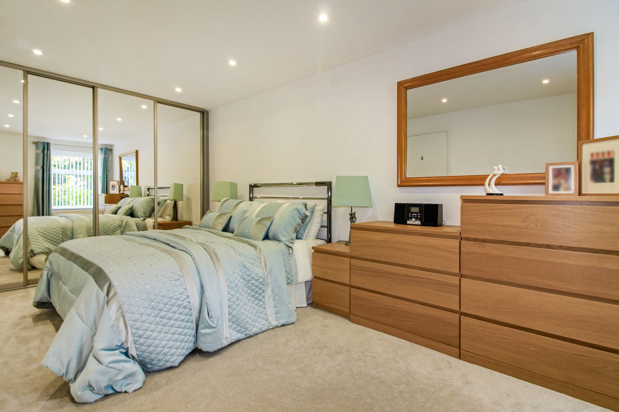 3 bedroom apartment flat/apartment SSTC in Solihull - Photograph 9.
