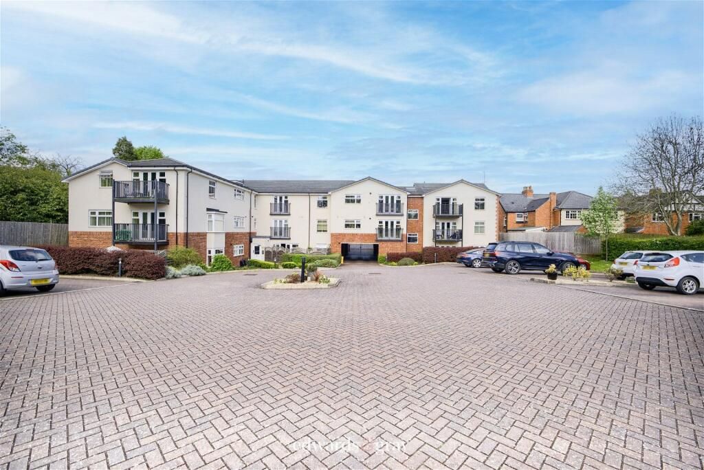 3 bedroom apartment flat/apartment SSTC in Solihull - Photograph 14.