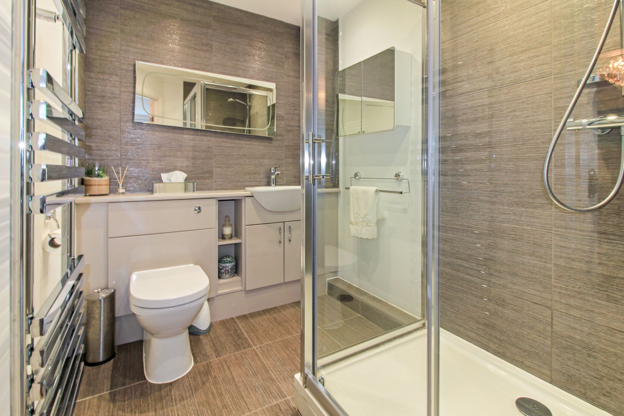 3 bedroom apartment flat/apartment SSTC in Solihull - Photograph 8.
