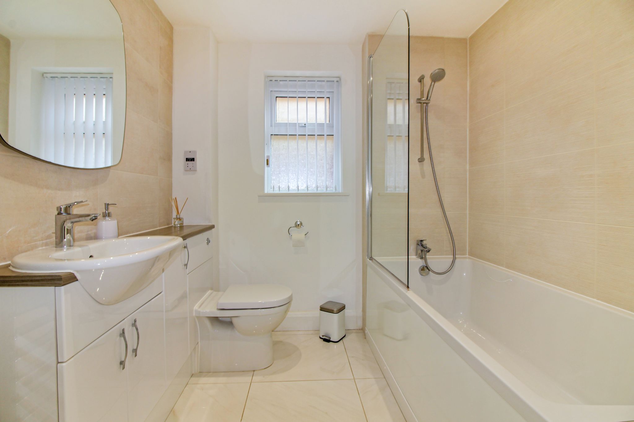 3 bedroom apartment flat/apartment SSTC in Solihull - Photograph 10.