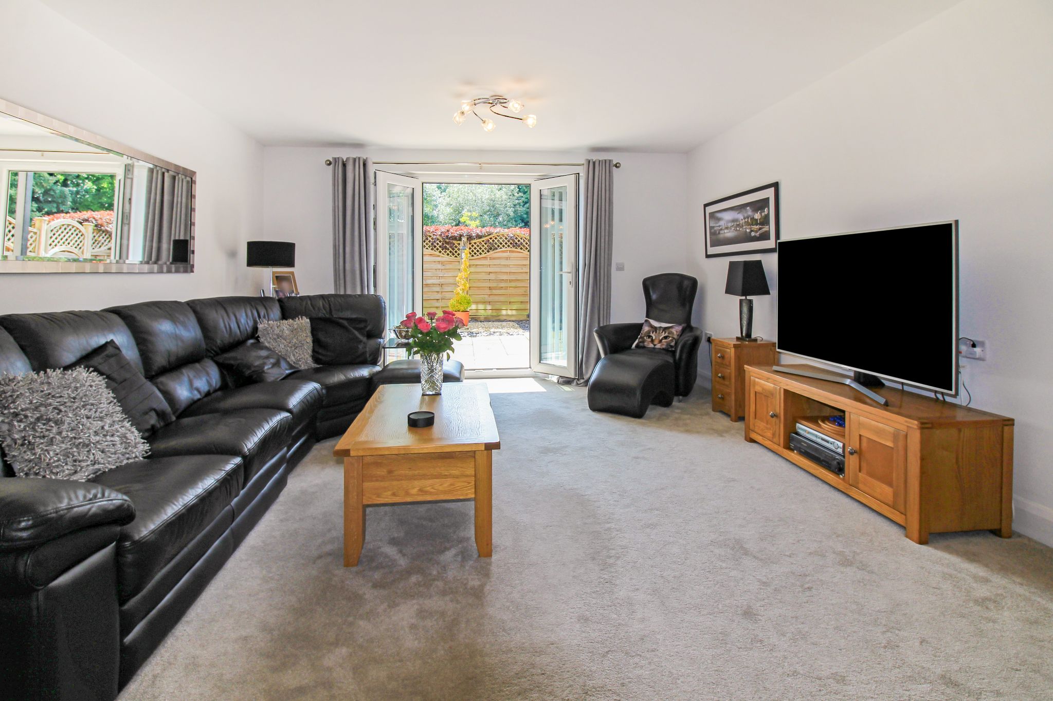3 bedroom apartment flat/apartment SSTC in Solihull - Photograph 3.