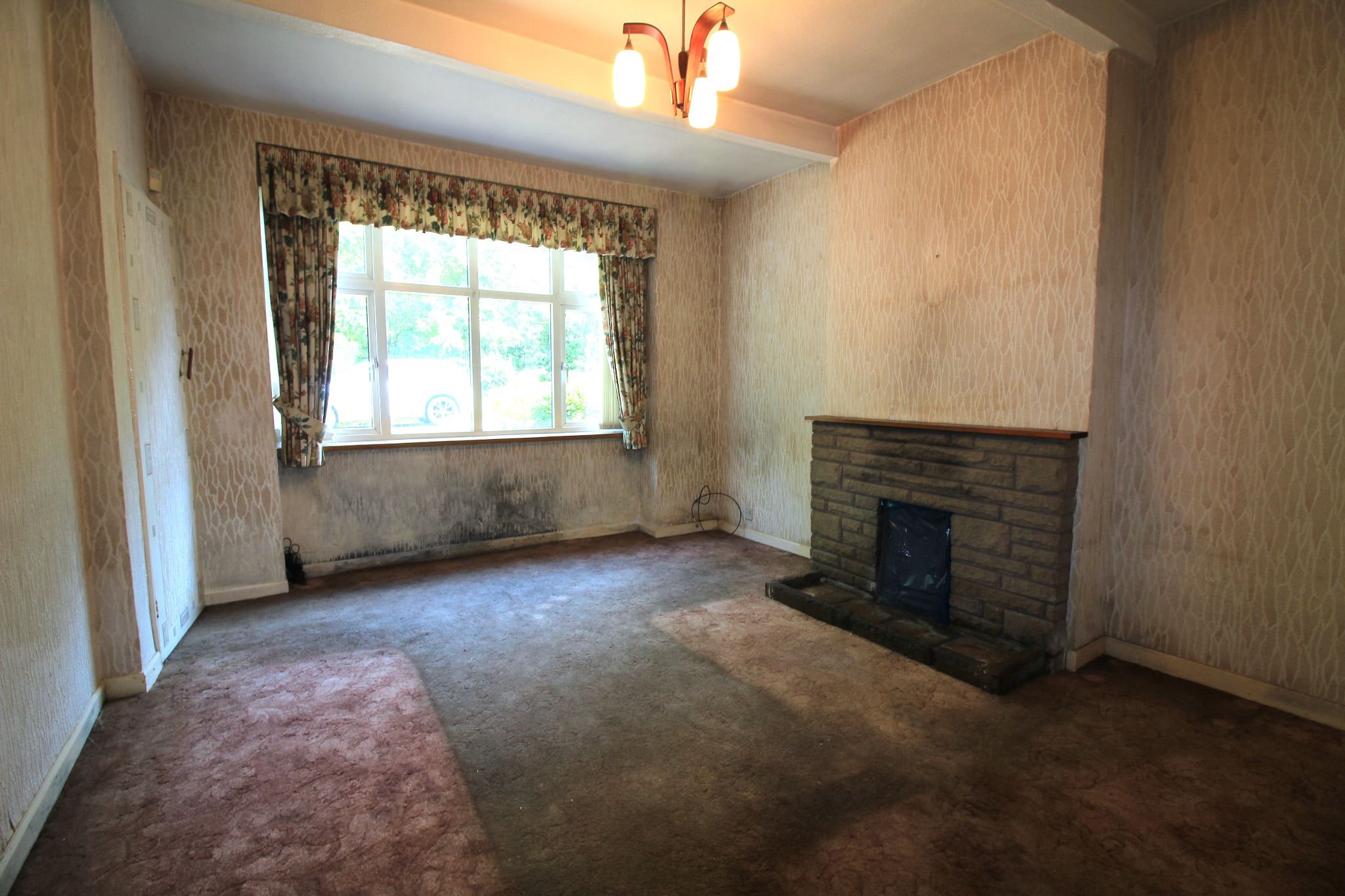 2 bedroom semi-detached house SSTC in Solihull - Photograph 5.