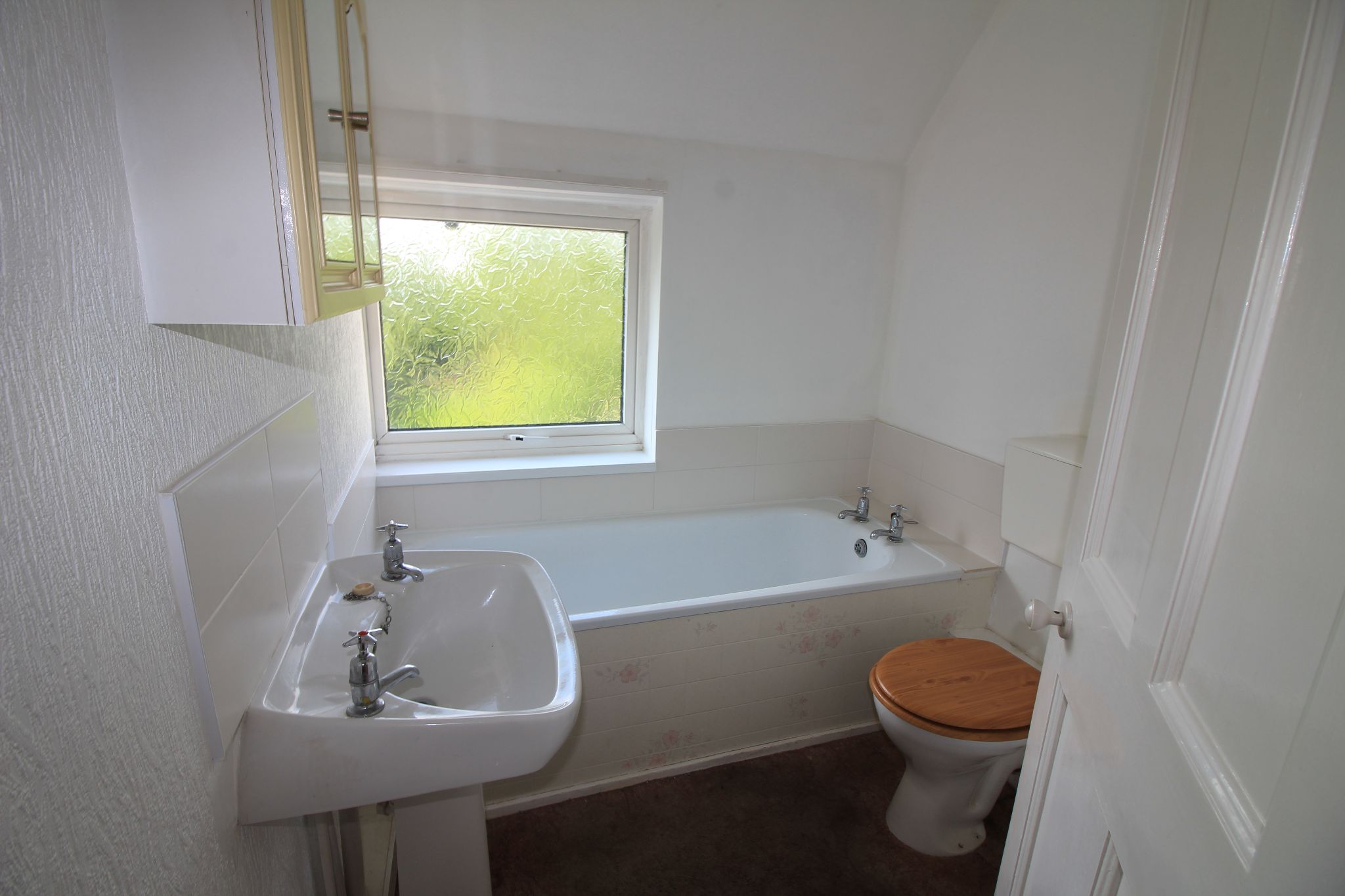 2 bedroom semi-detached house SSTC in Solihull - Photograph 8.
