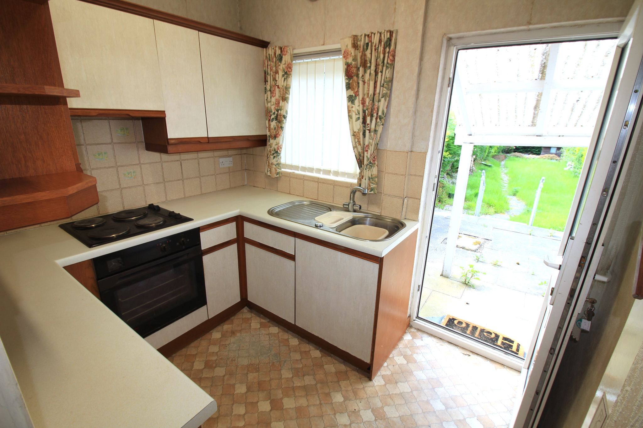 2 bedroom semi-detached house SSTC in Solihull - Photograph 6.