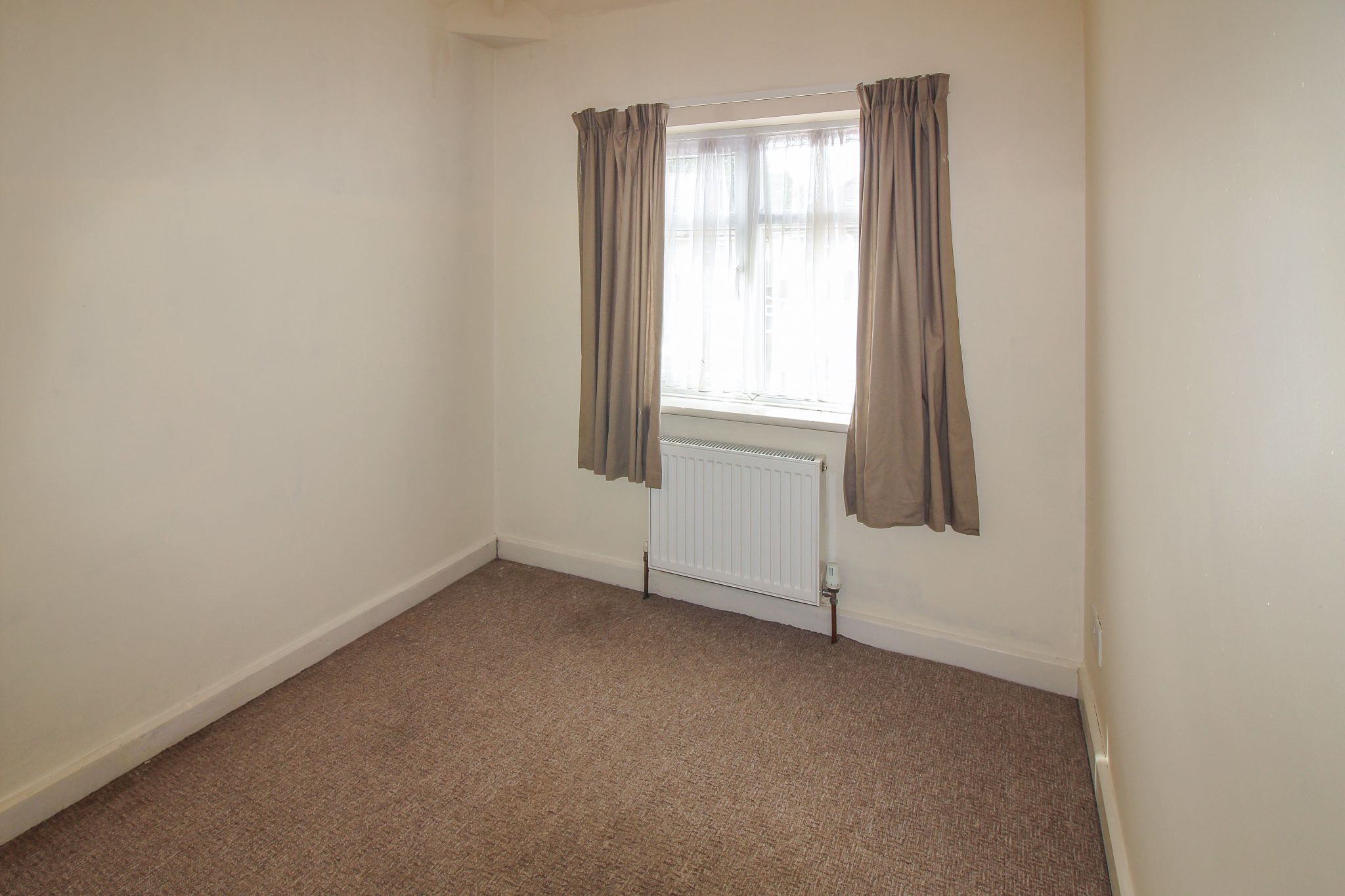 3 bedroom semi-detached house SSTC in Solihull - Photograph 11.