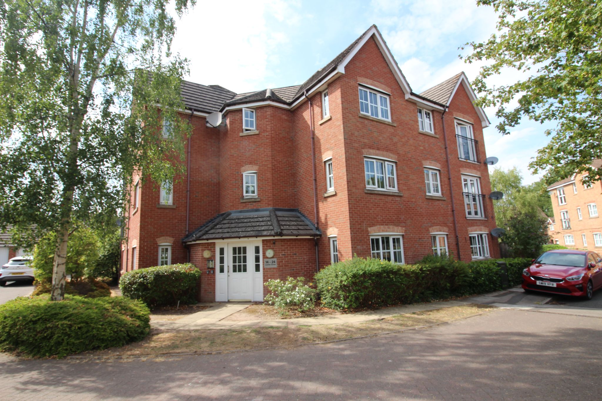 2 bedroom apartment flat/apartment To Let in Solihull - Photograph 1.