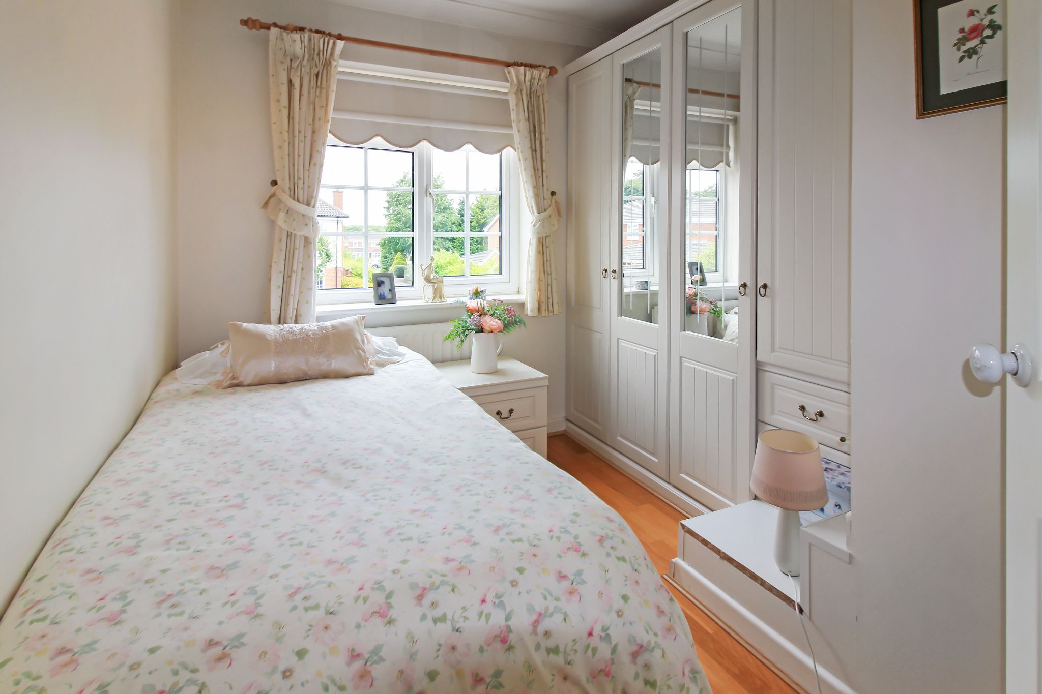 4 bedroom detached house SSTC in Solihull - Photograph 11.