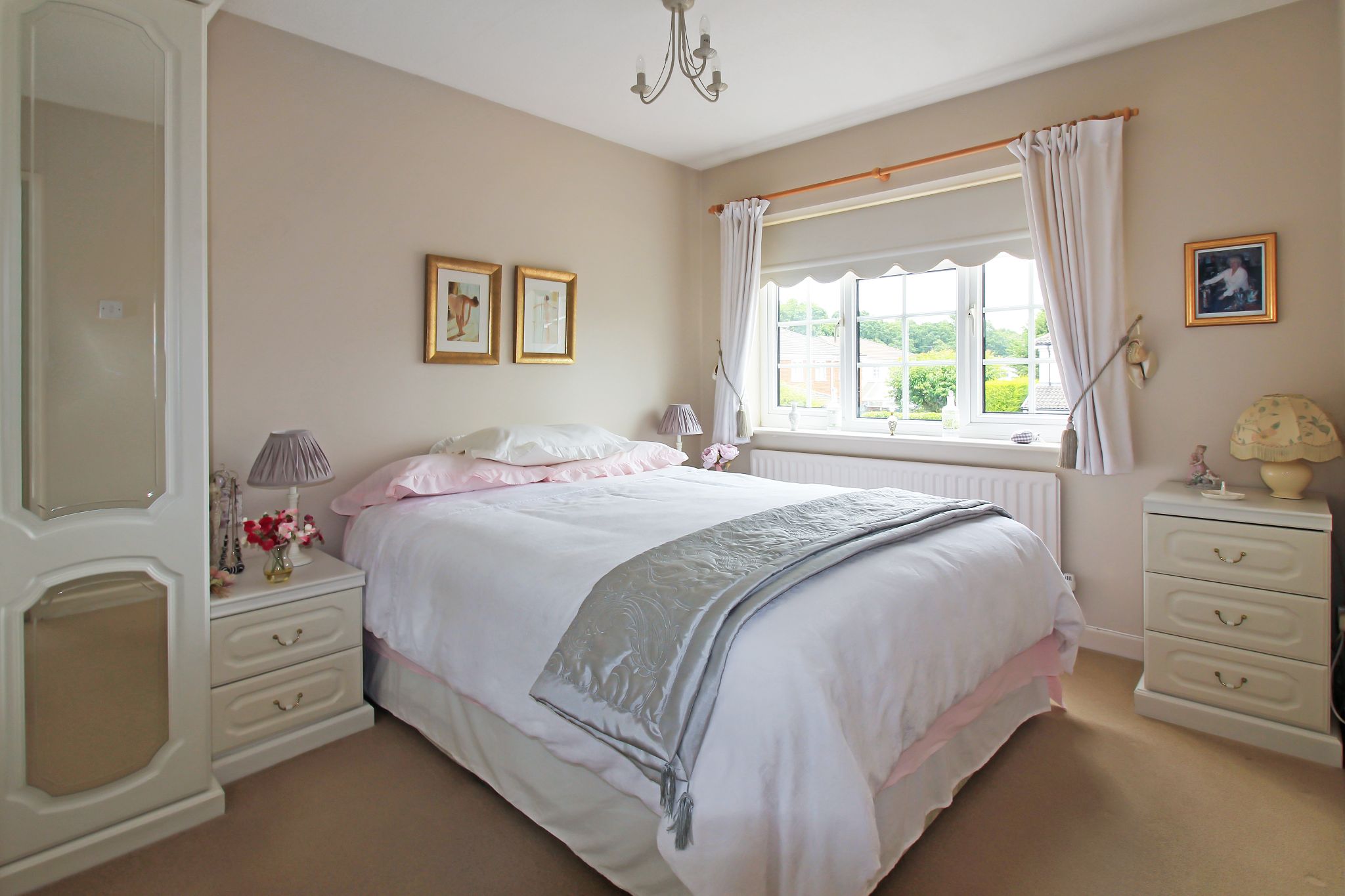 4 bedroom detached house SSTC in Solihull - Photograph 8.