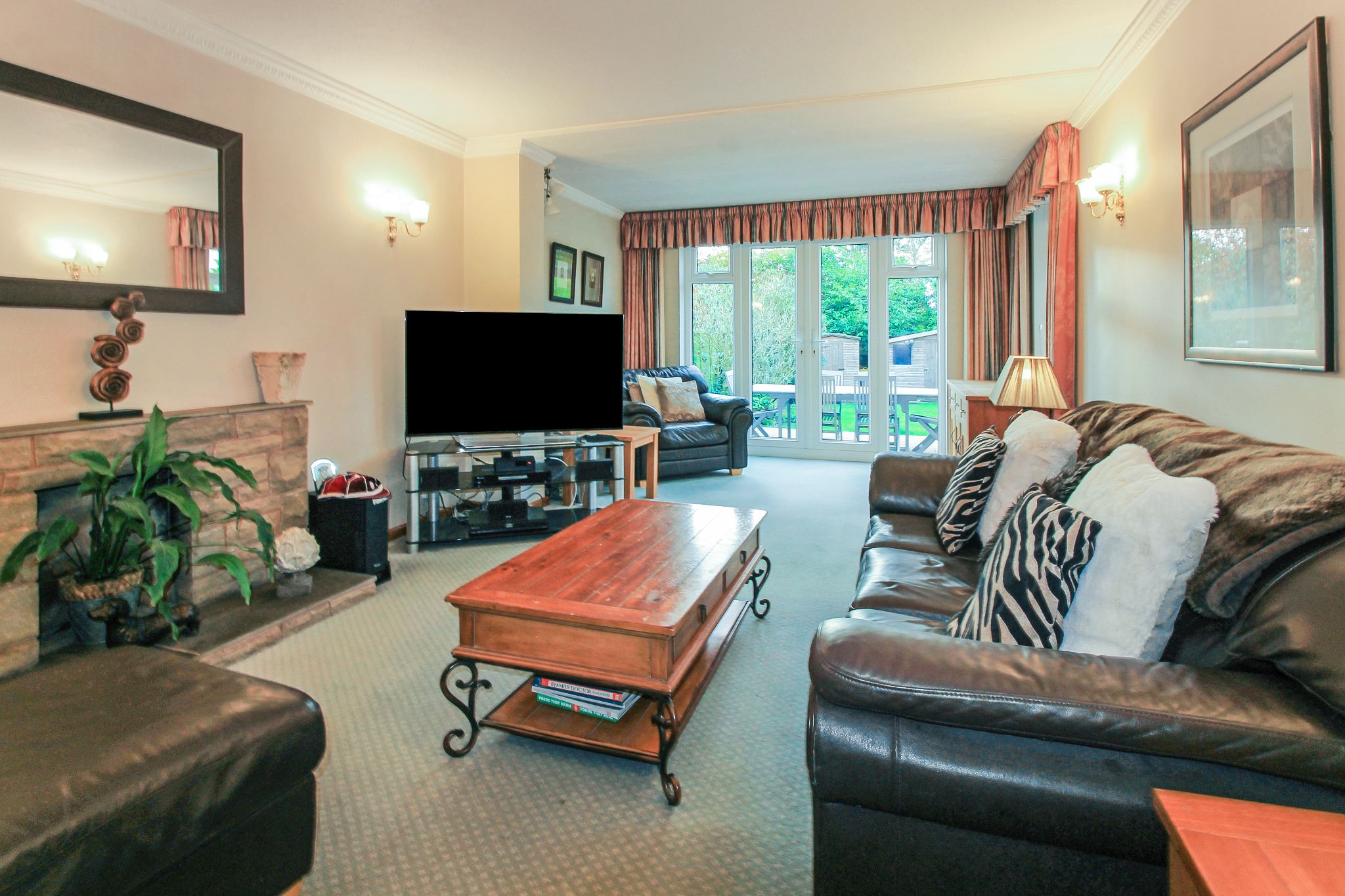 4 bedroom detached house For Sale in Solihull - Photograph 4.