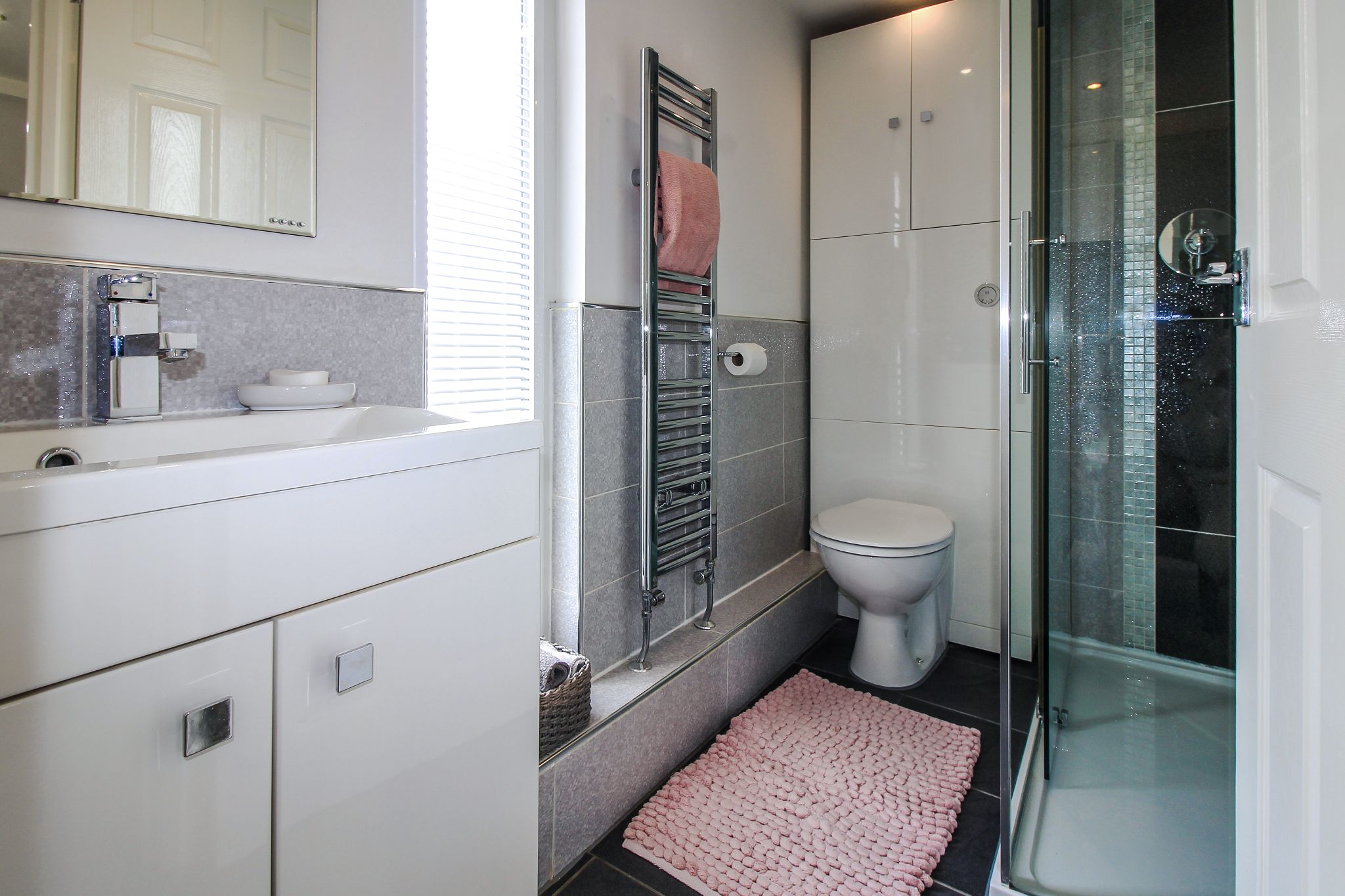 4 bedroom semi-detached house SSTC in Solihull - Ensuite.