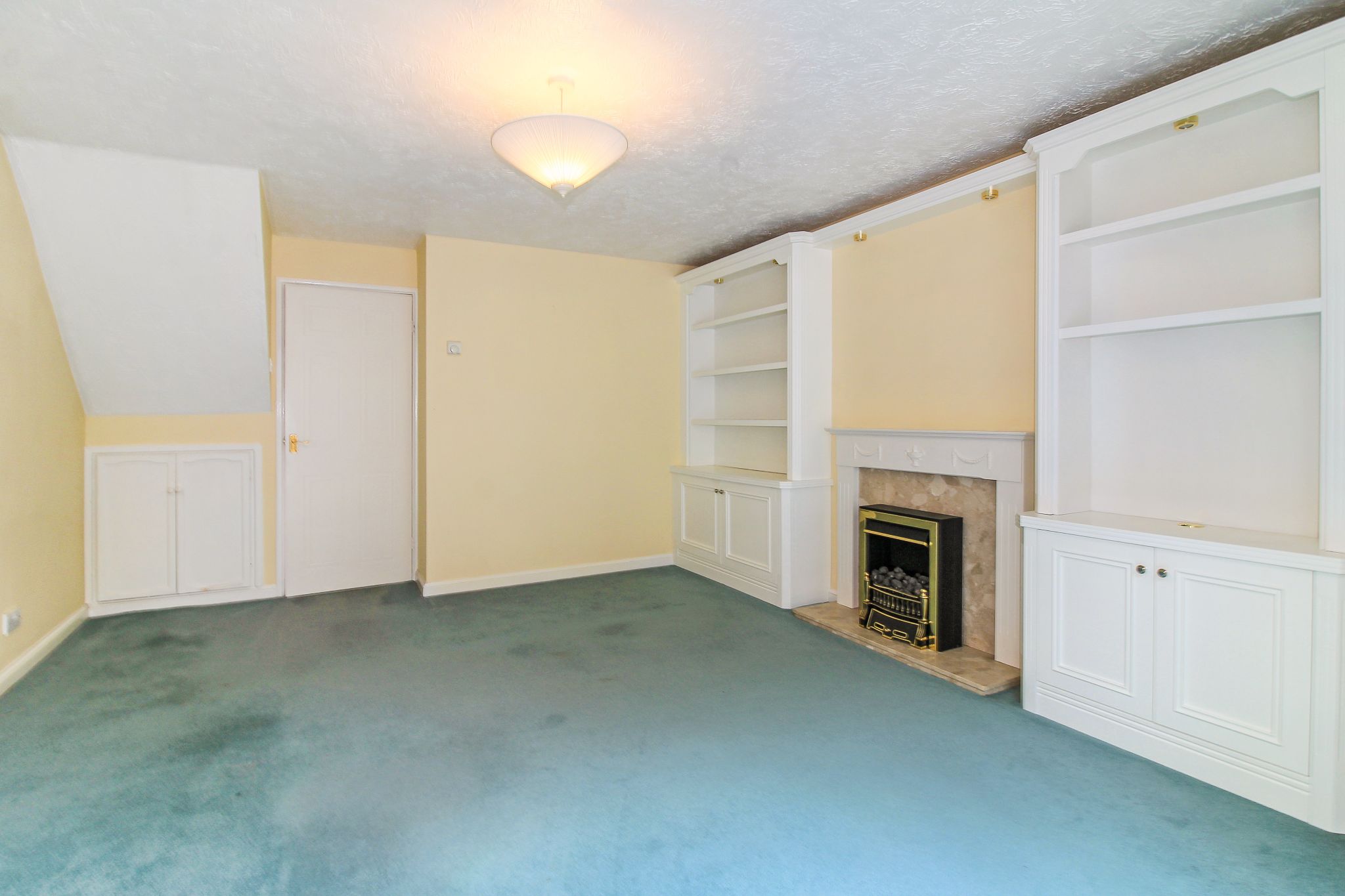 2 bedroom end terraced house SSTC in Solihull - Photograph 4.