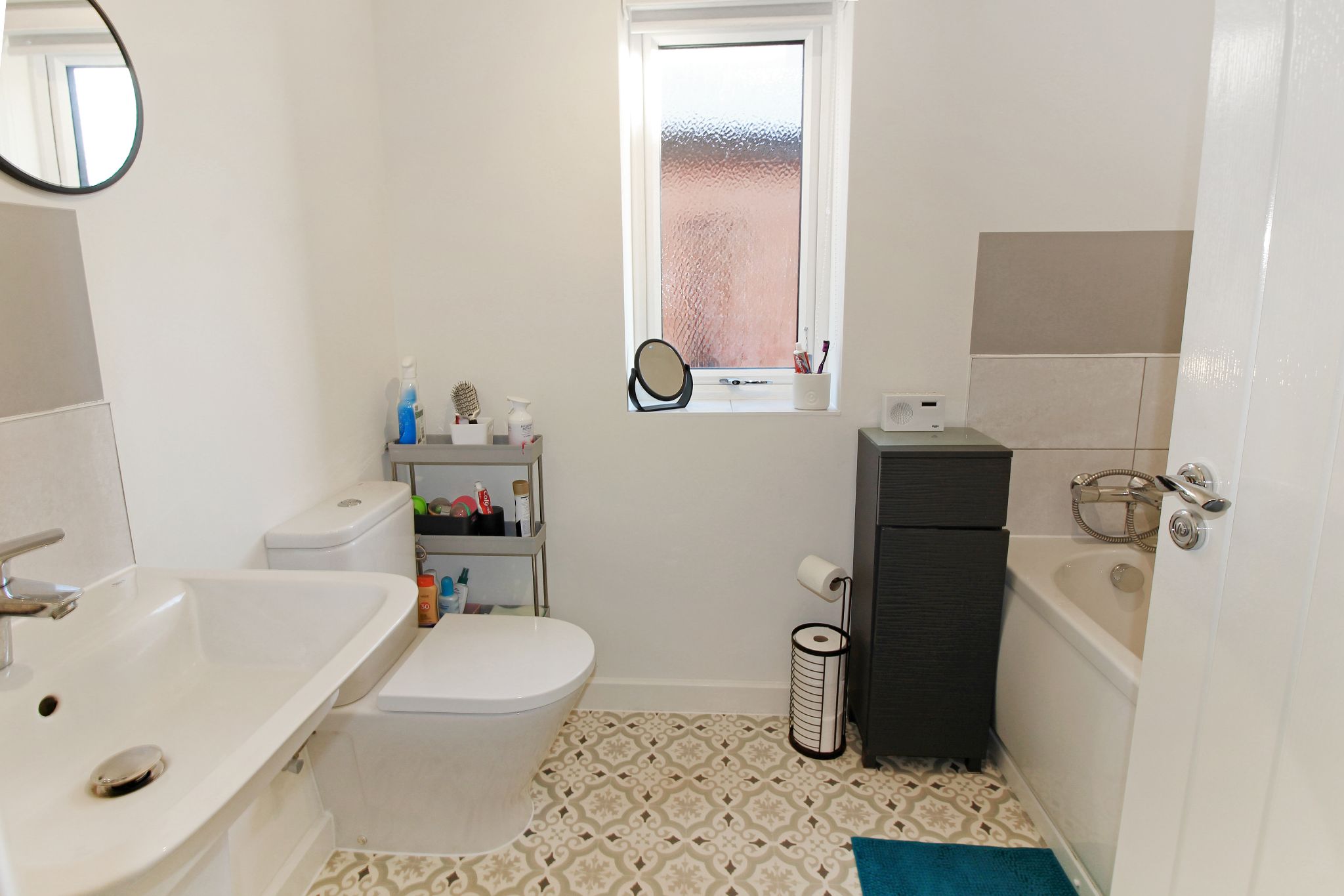 3 bedroom detached house SSTC in Solihull - FAMILY BATHROOM.