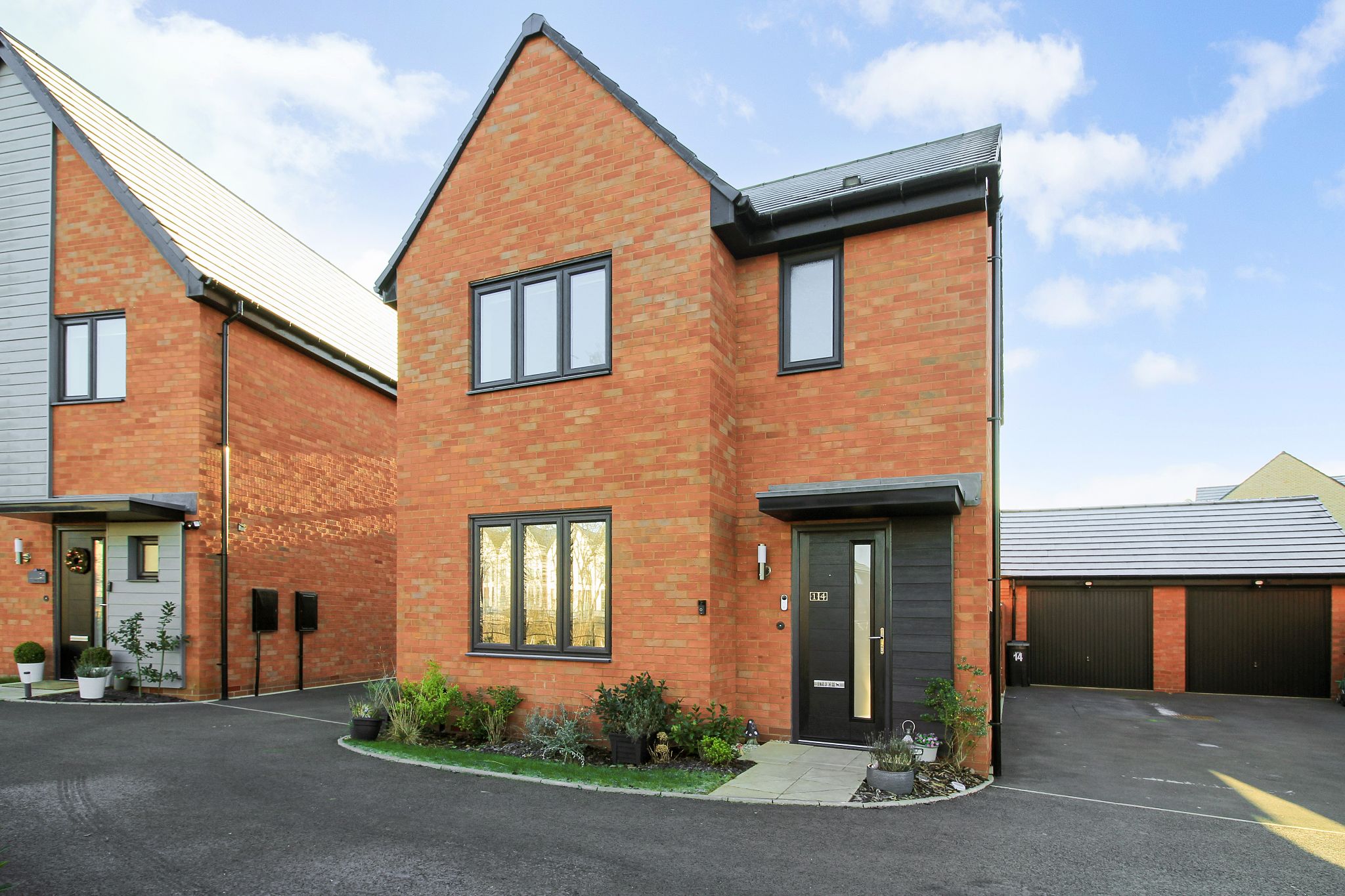 3 bedroom detached house SSTC in Solihull - FRONT.