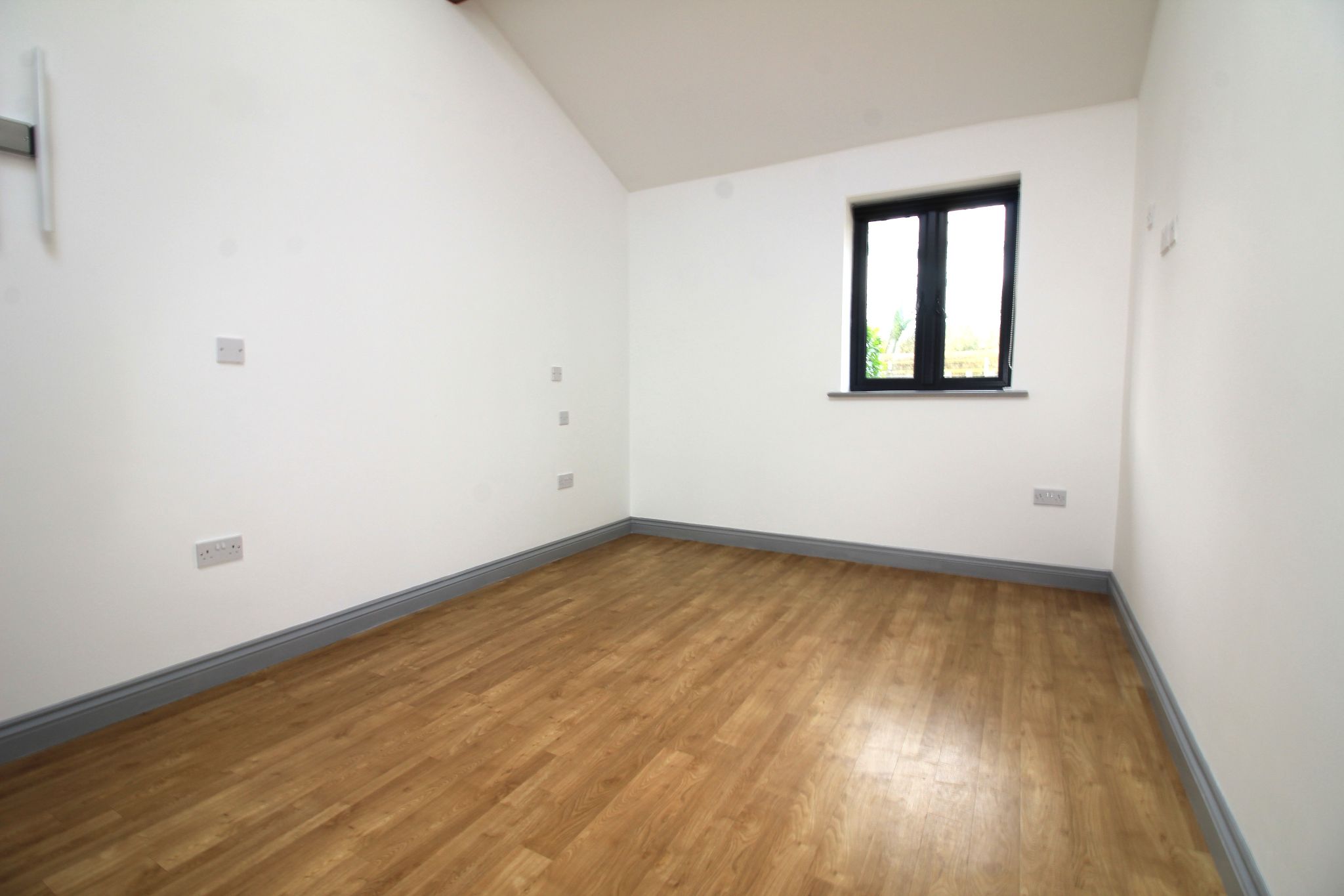 1 bedroom barn character property To Let in Solihull - Photograph 5.