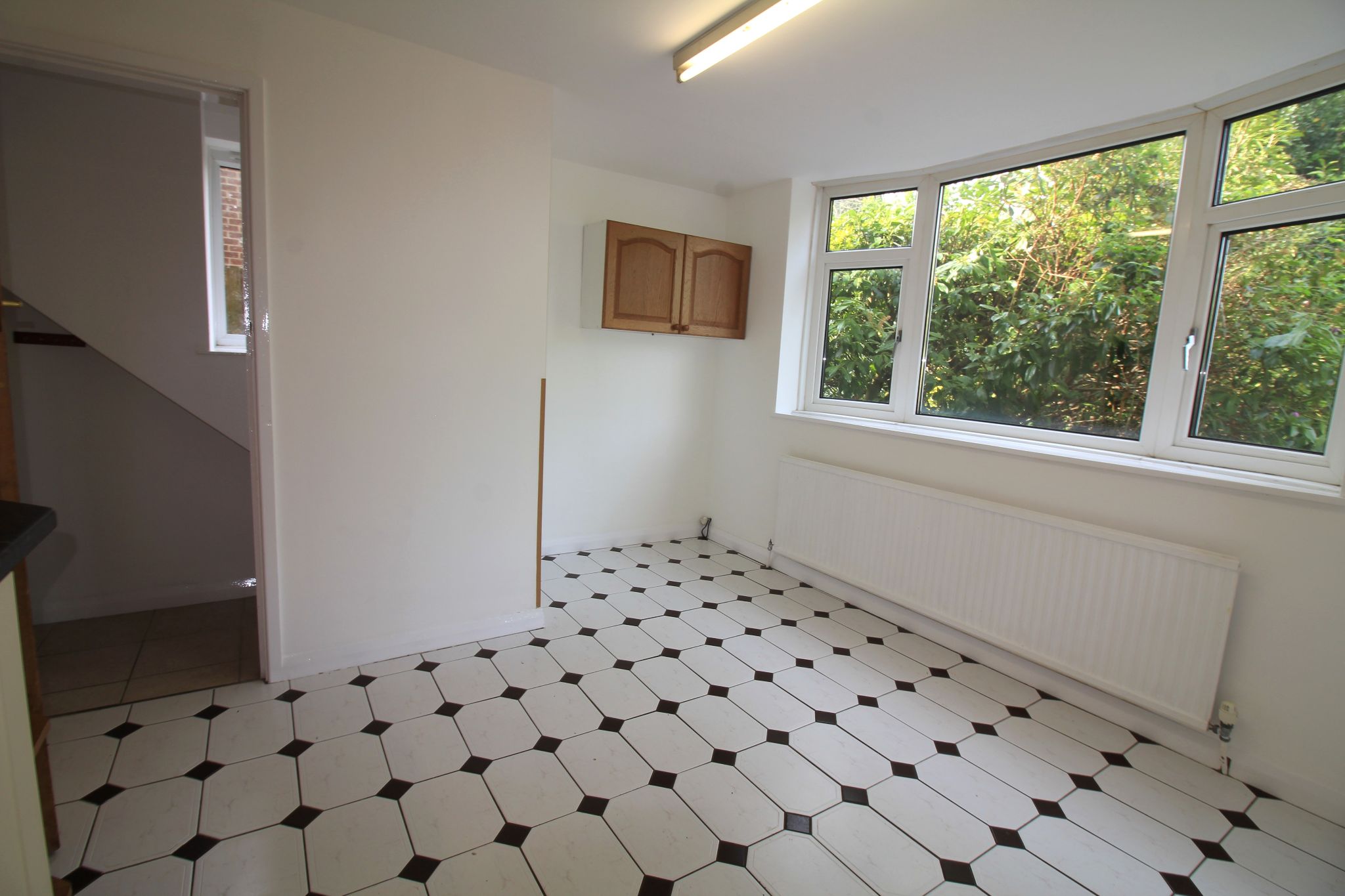 6 bedroom detached house To Let in Solihull - Photograph 10.