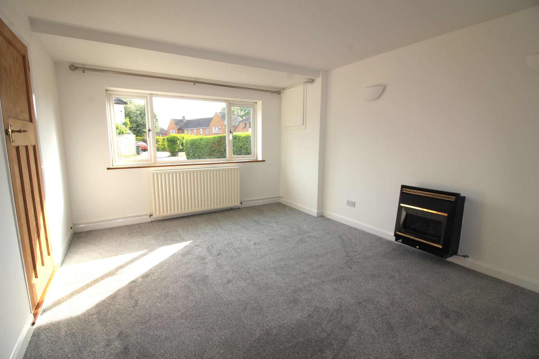 6 bedroom detached house To Let in Solihull - Photograph 4.