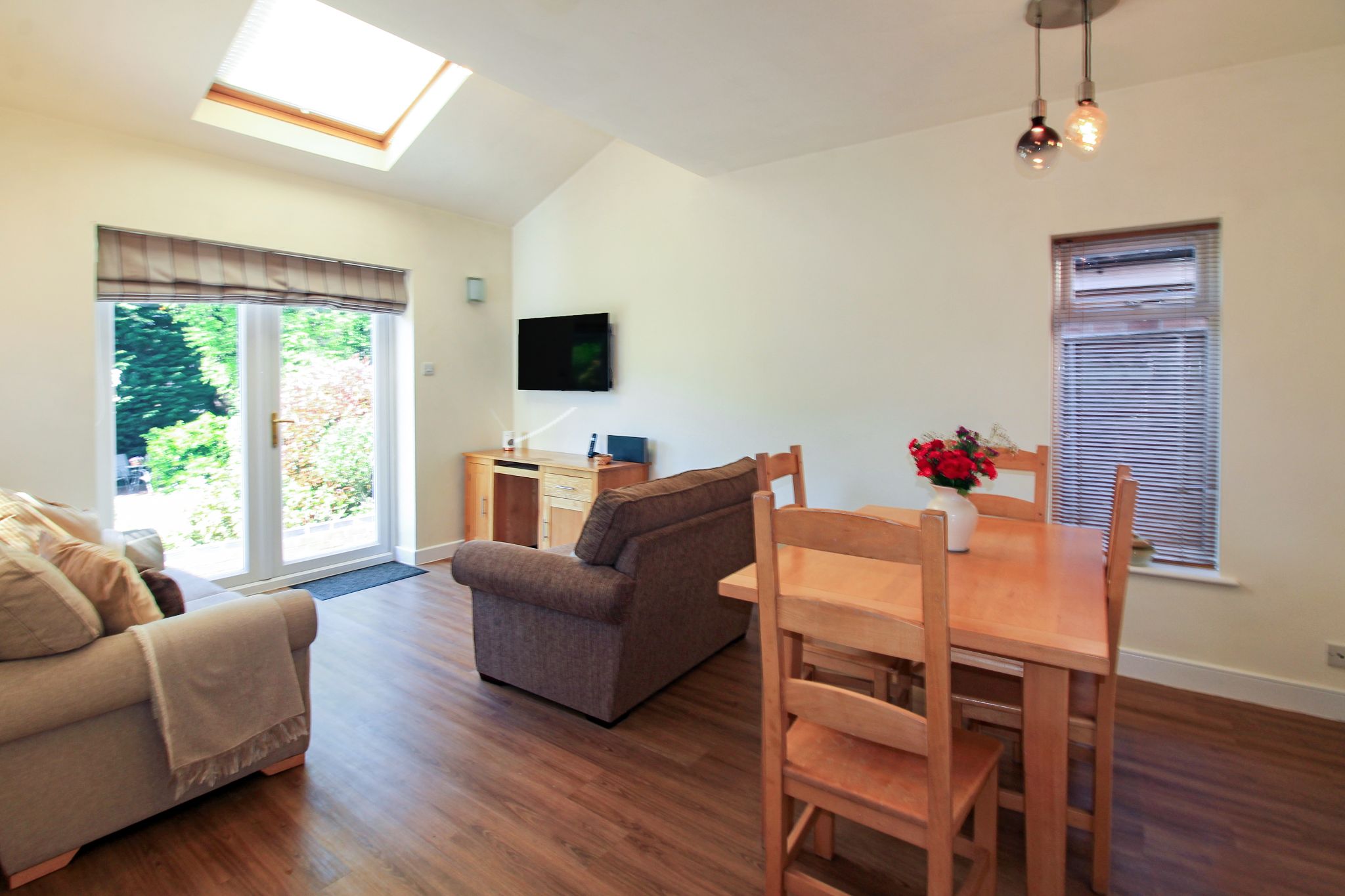 4 bedroom semi-detached house SSTC in Solihull - Photograph 5.