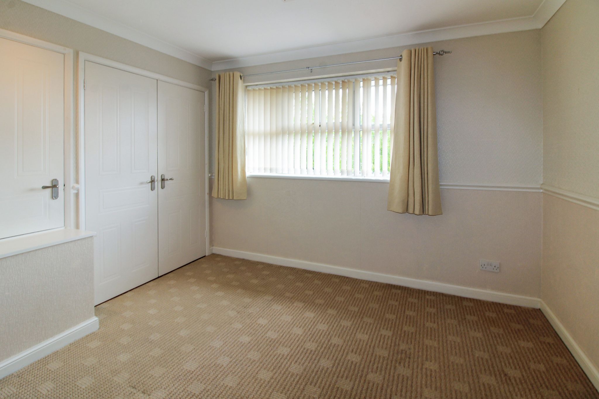 3 bedroom semi-detached house SSTC in Solihull - Photograph 9.