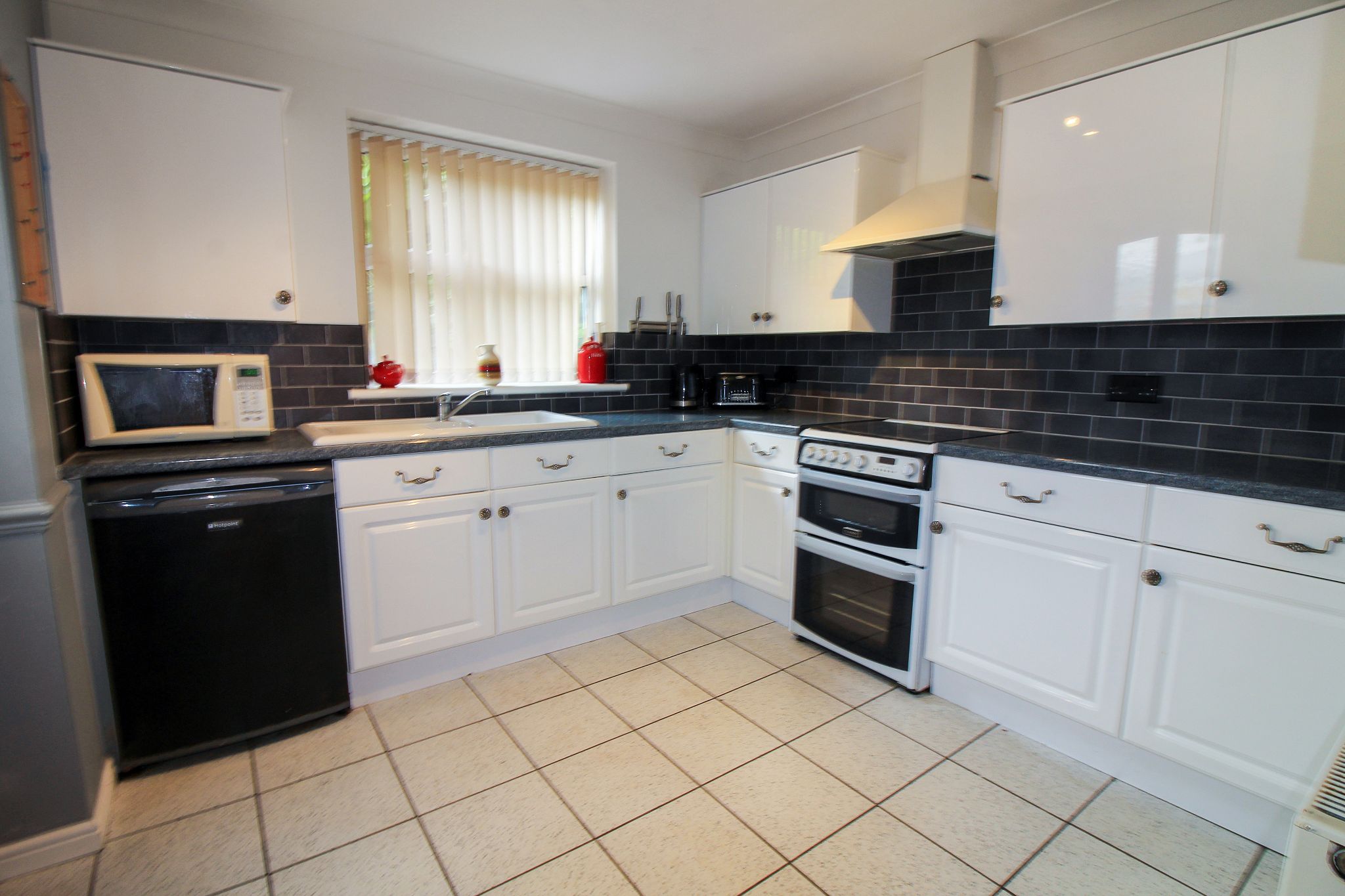 3 bedroom semi-detached house SSTC in Solihull - Photograph 4.