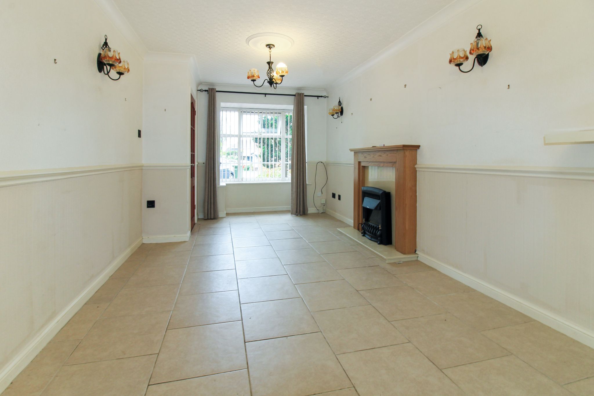 3 bedroom semi-detached house SSTC in Solihull - Photograph 2.