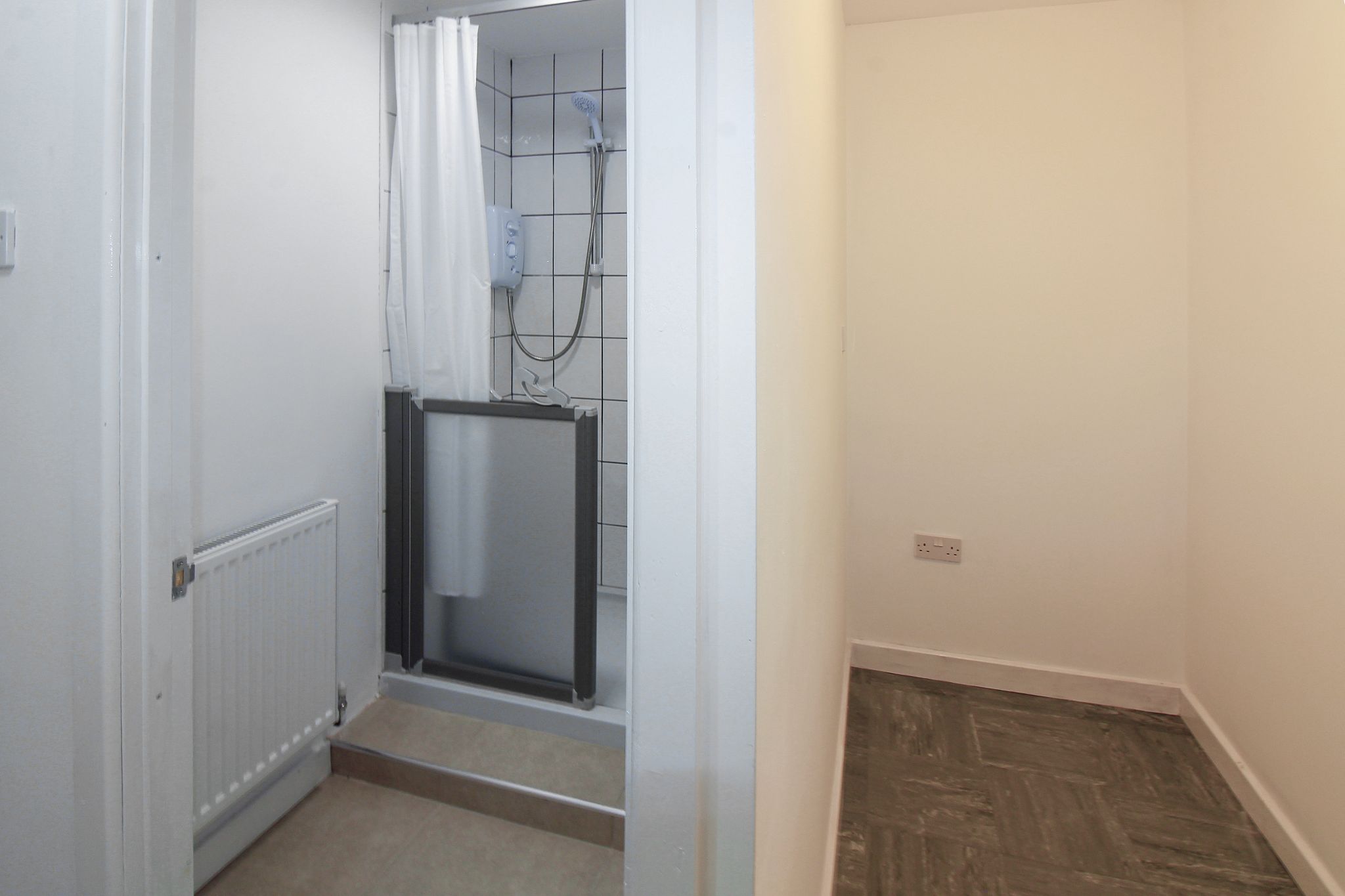 3 bedroom semi-detached house SSTC in Solihull - Photograph 7.