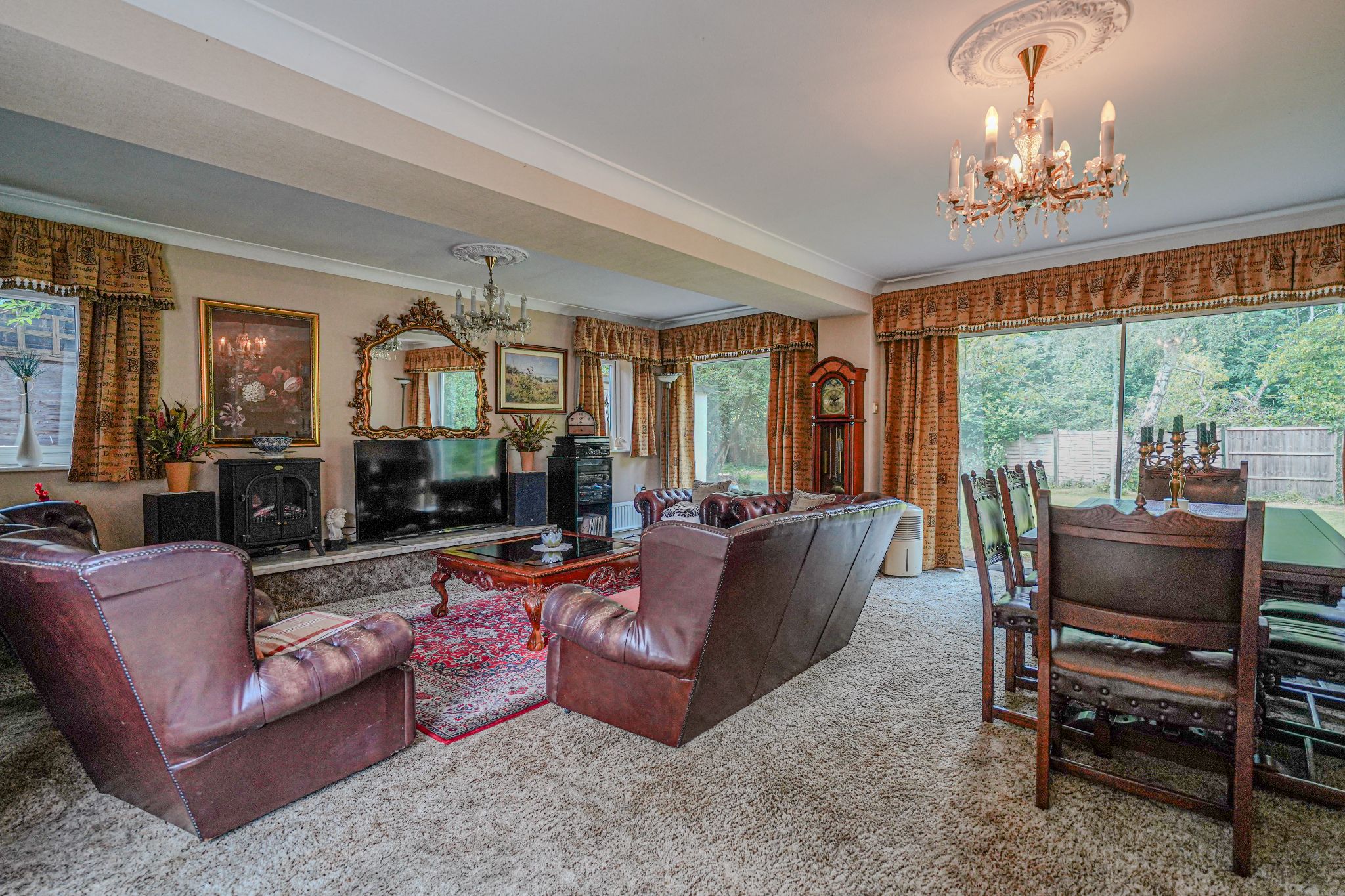 4 bedroom detached house SSTC in Solihull - Photograph 4.