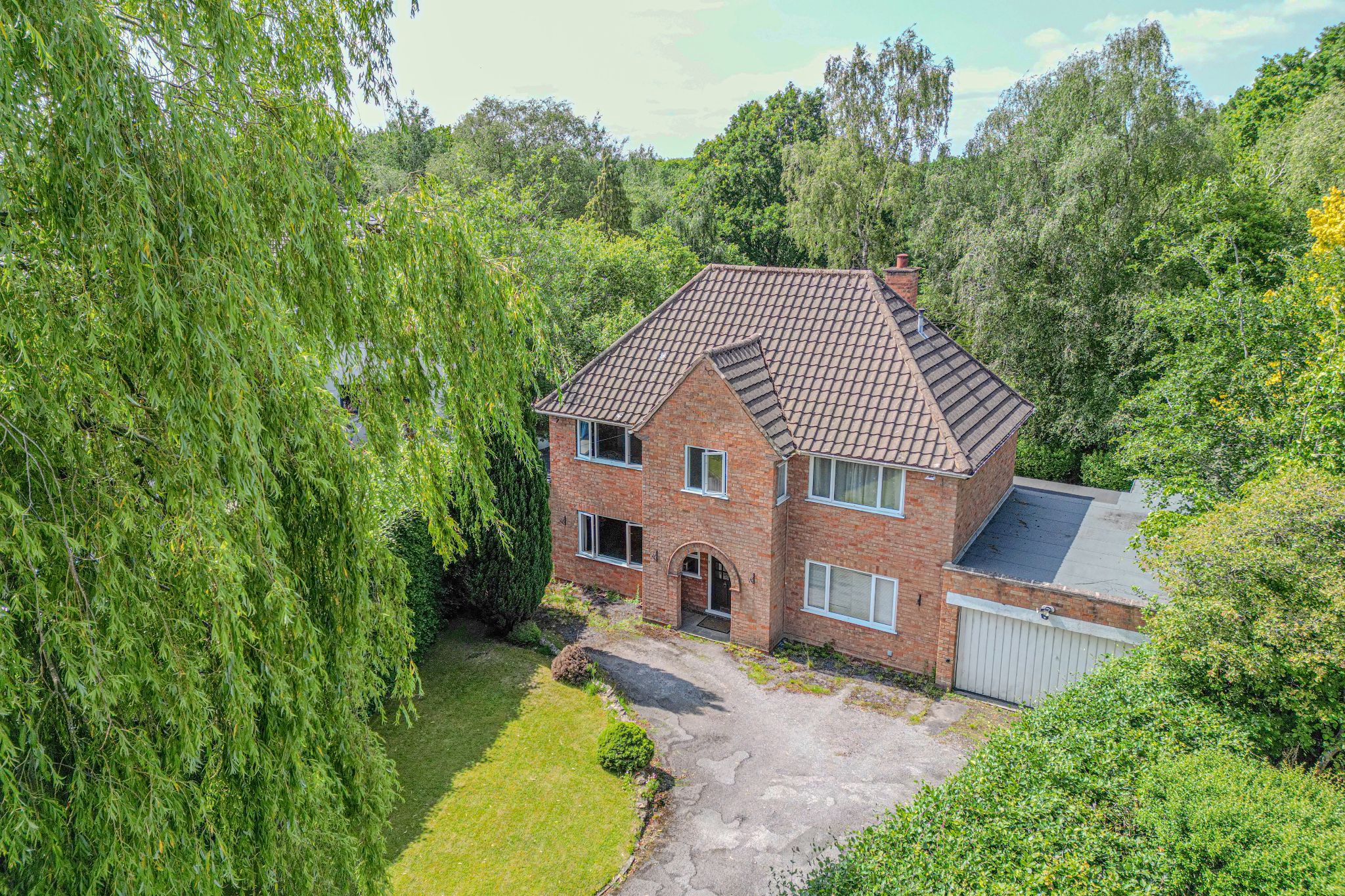 4 bedroom detached house SSTC in Solihull - Photograph 2.
