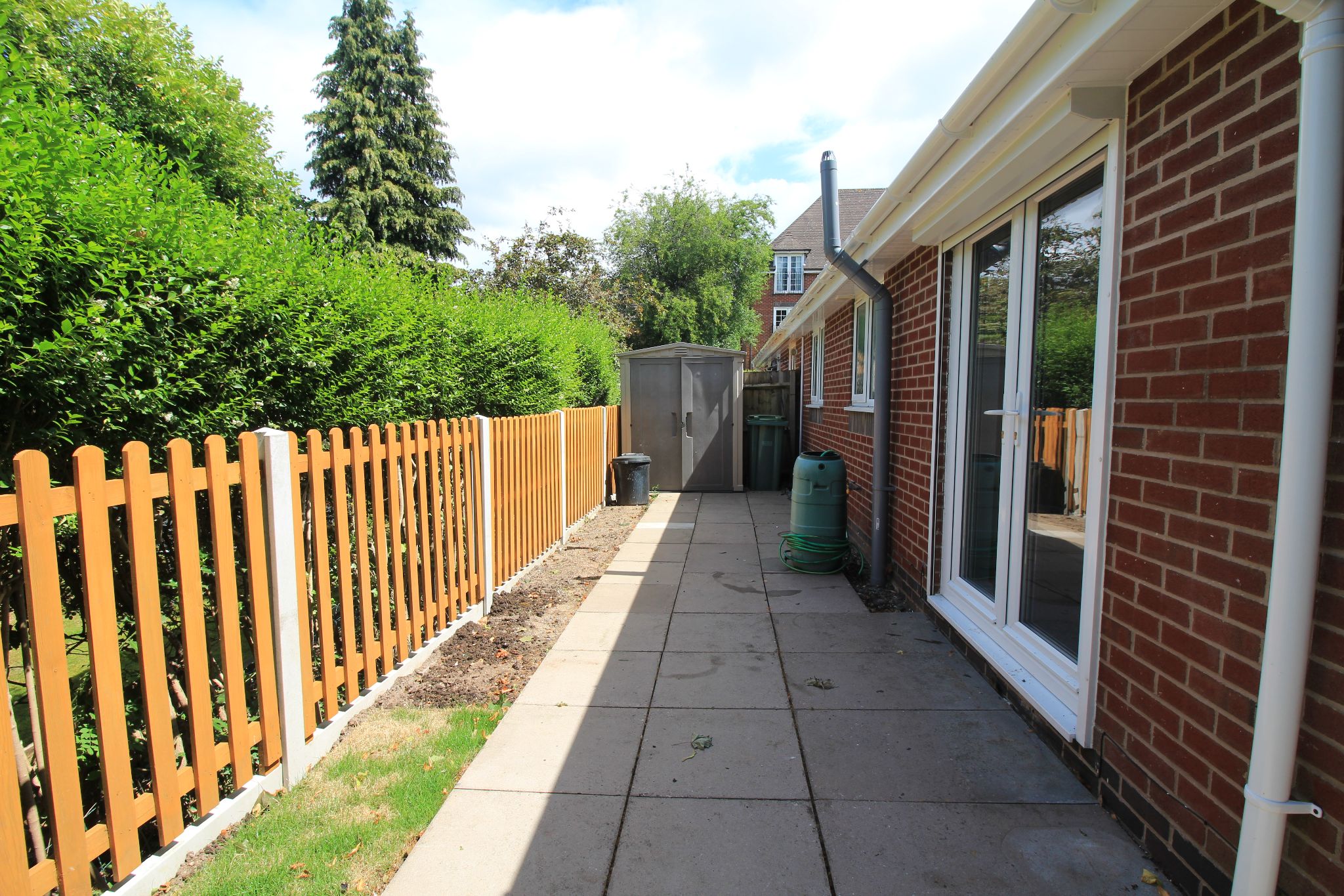 2 bedroom semi-detached bungalow Let Agreed in Solihull - Photograph 9.